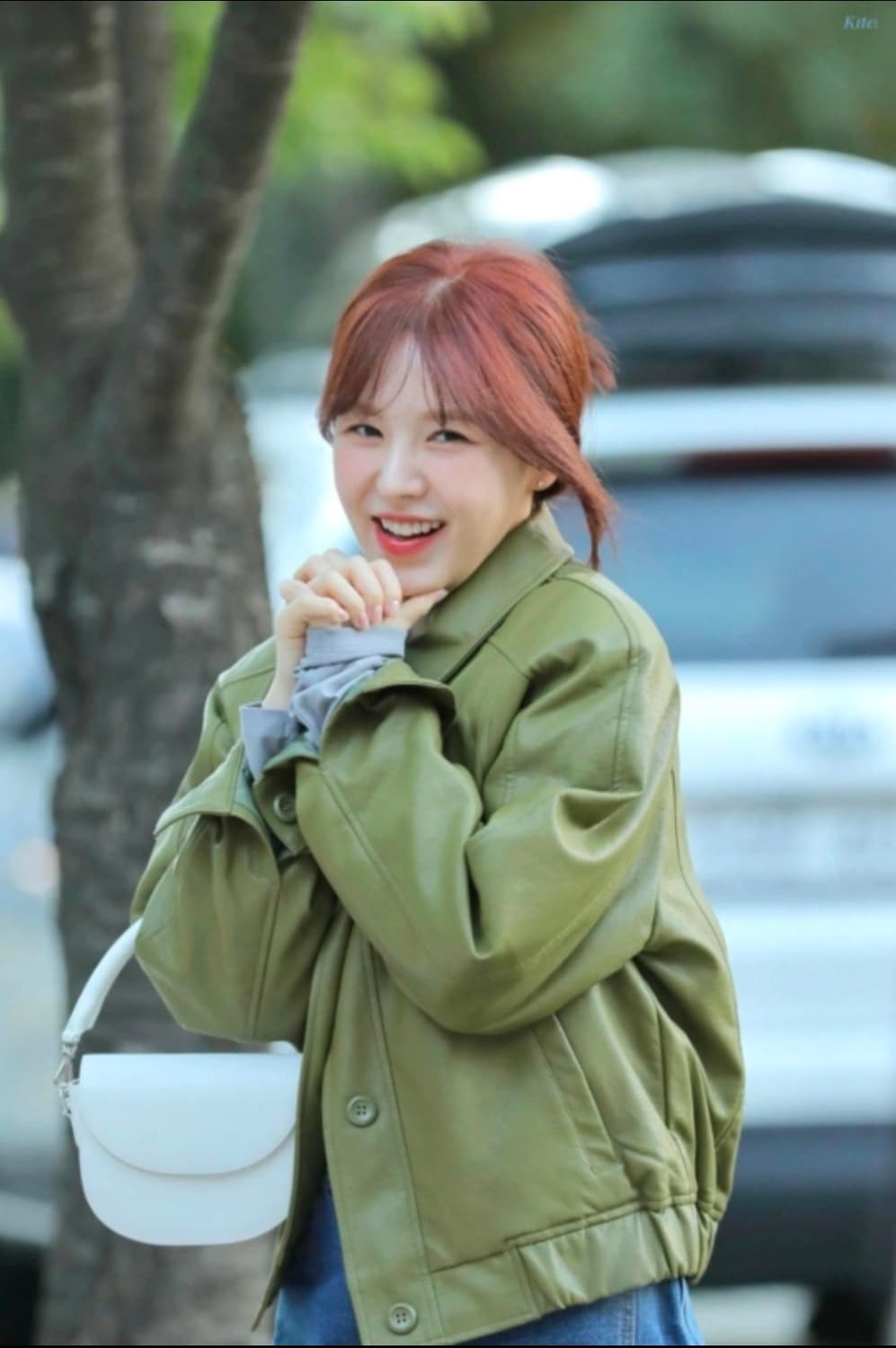 새제품) 파르티멘토우먼 레더 크롭 블루종 올리브그린 레드벨벳 웬디 착용 상품이미지2