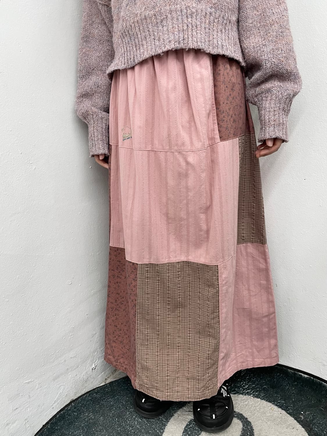 핑크 자수 패치 디테일 롱스커트 상품이미지5