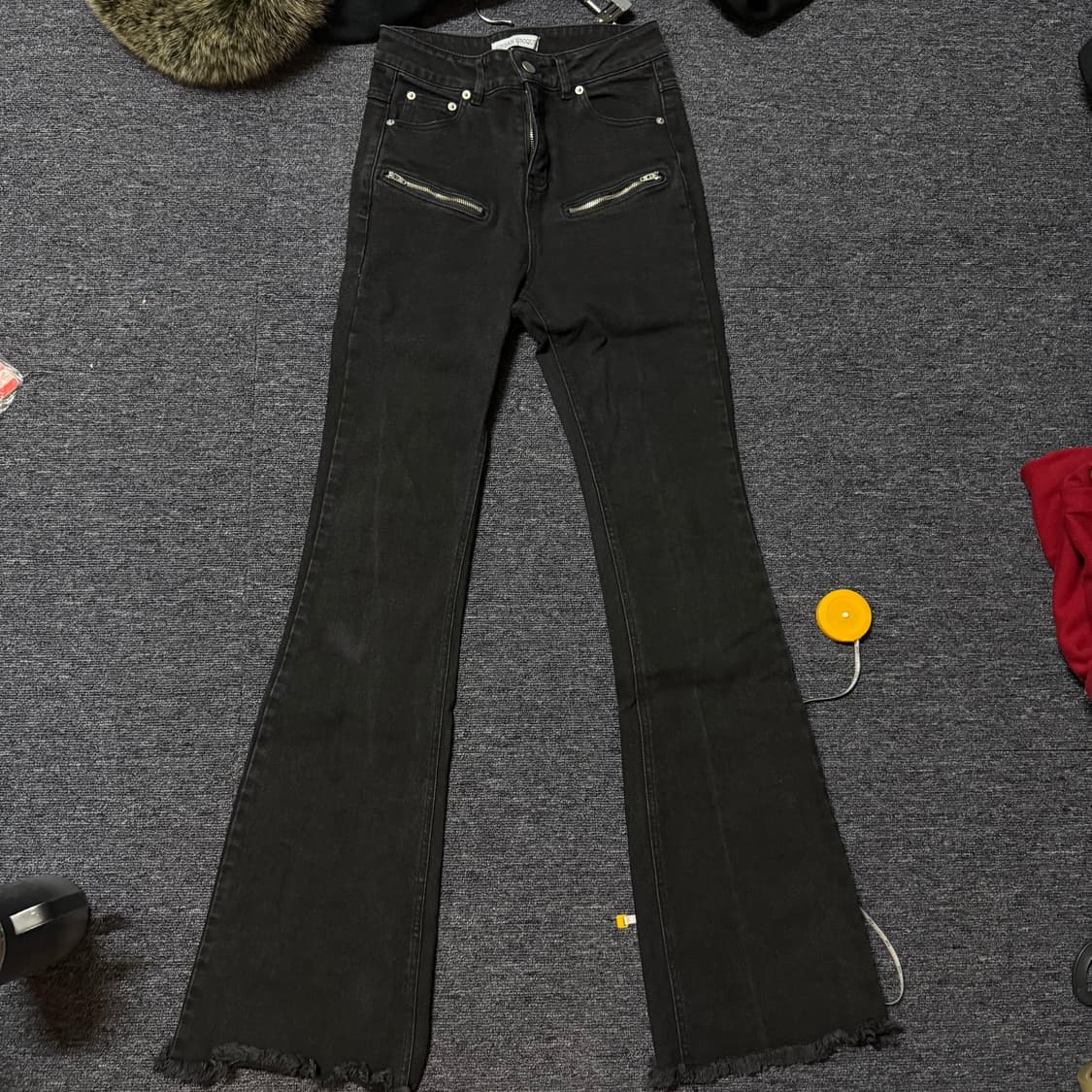 어반유니크 블랙 지퍼 부츠컷 데님 팬츠 상품이미지3