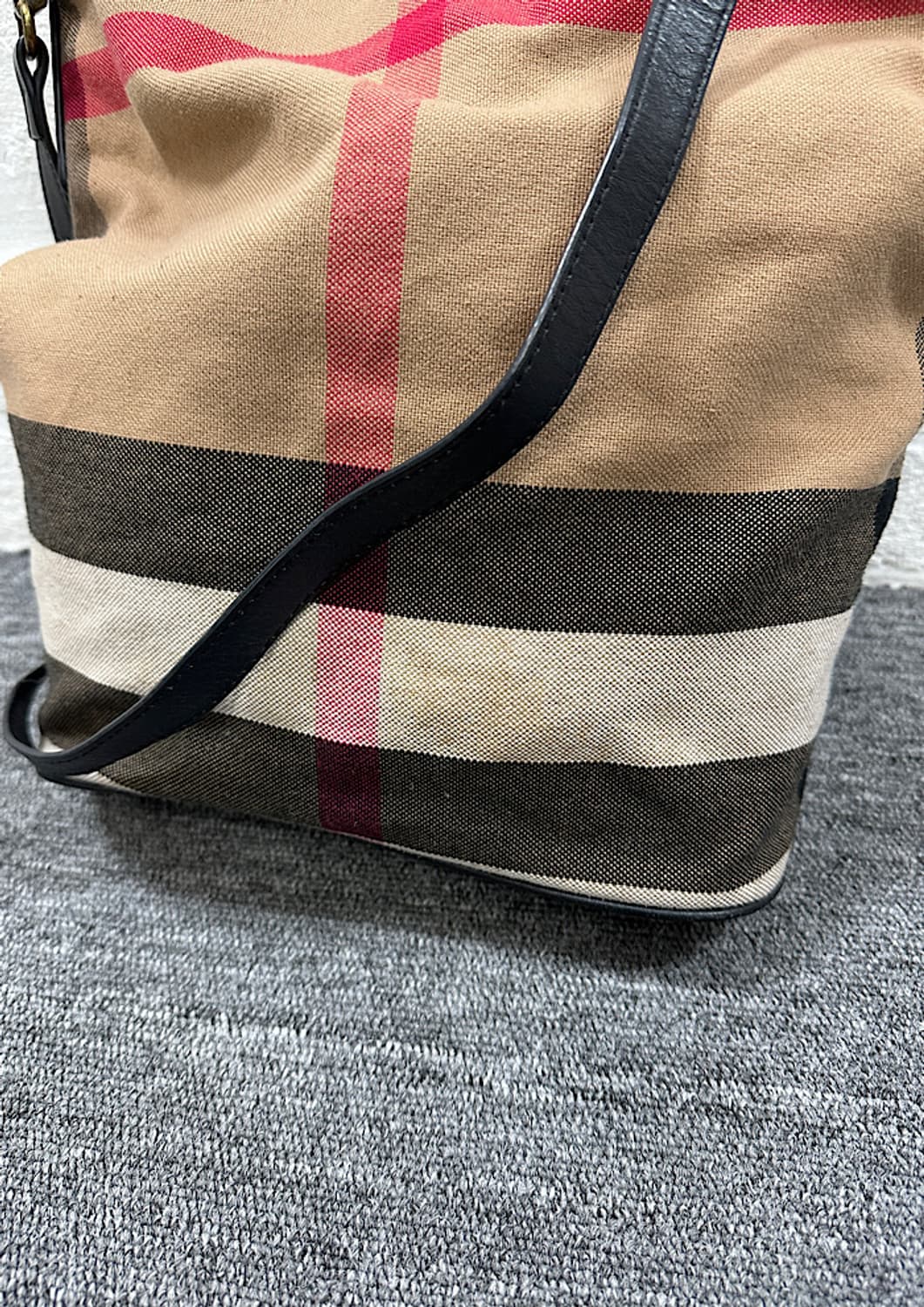 버버리 버킷백  상품이미지2