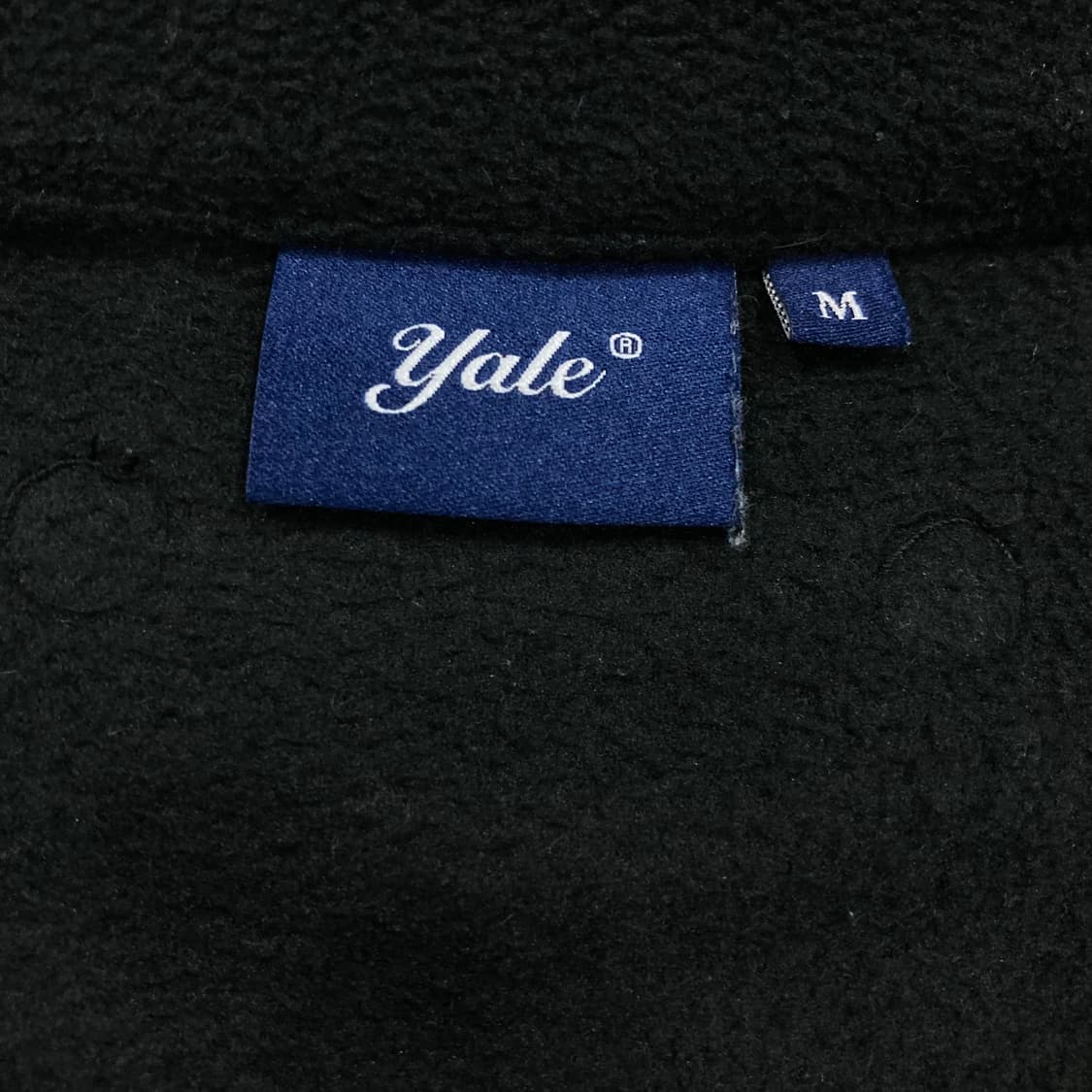 예일 블랙 컬러 스몰 로고 미니멀 플리스 자켓 상품이미지3