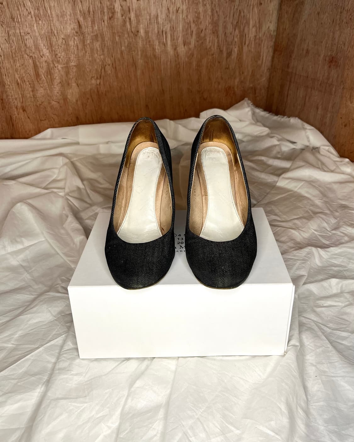 메종마르지엘라 블랙 데님 블록힐 펌프스 상품이미지3