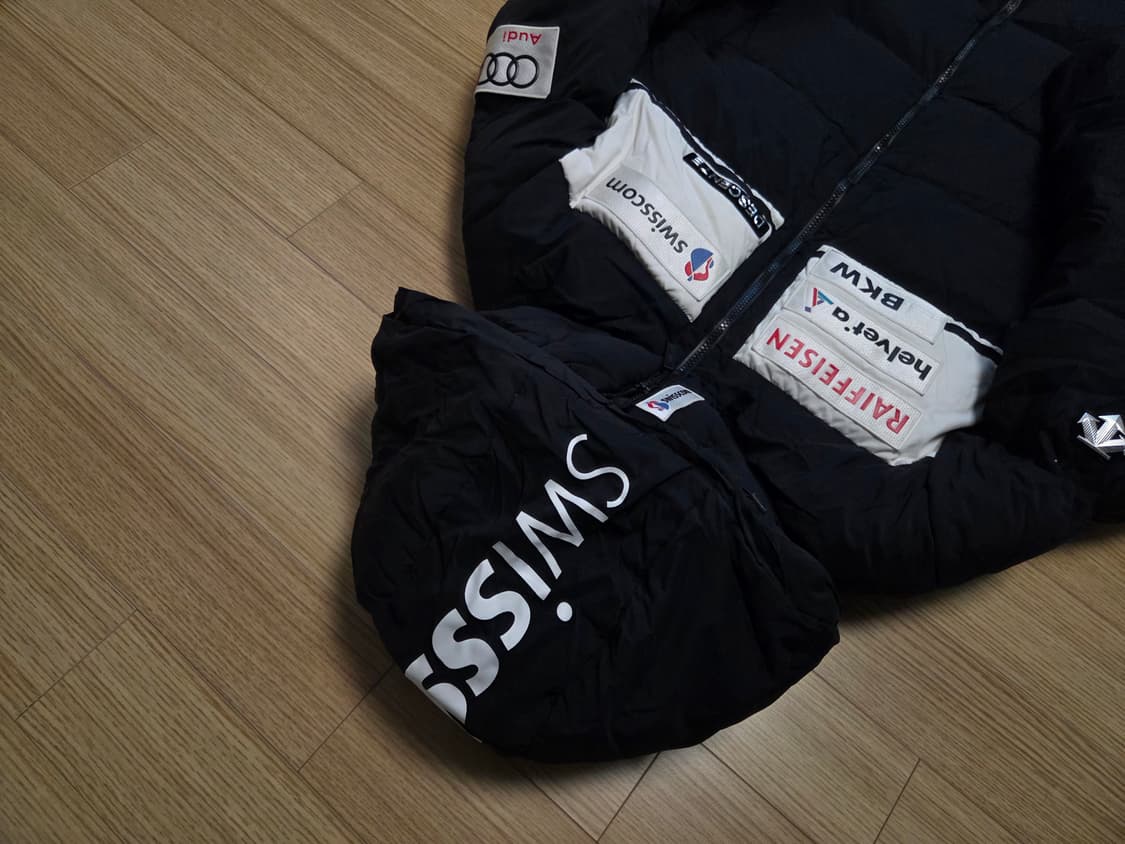 데상트 스위스 스키 레플리카 모노크롬  롱패딩 점퍼 상품이미지4