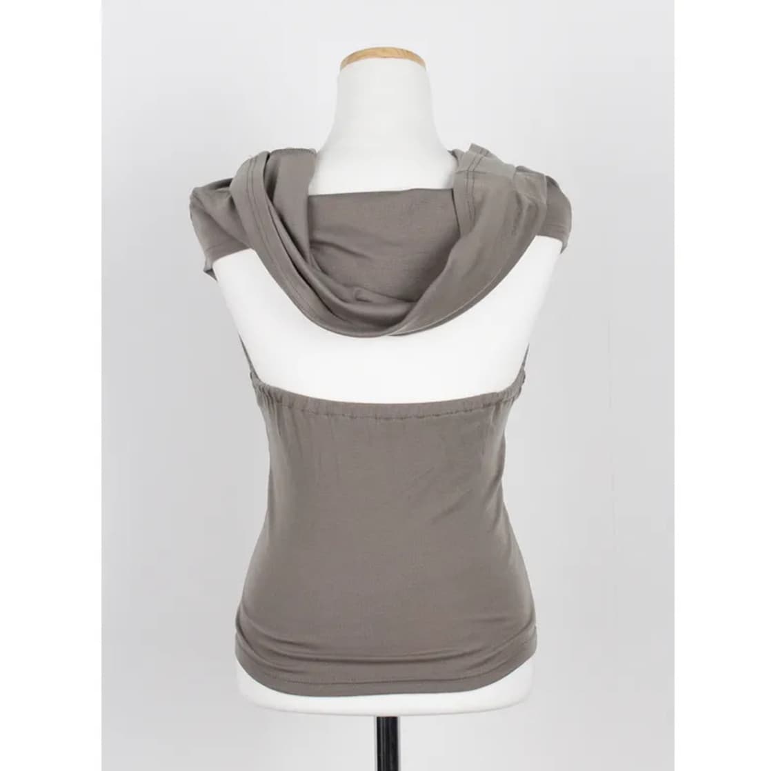 이오엔 듄 스터드 백리스 나시 슬리브리스 카키 상품이미지5