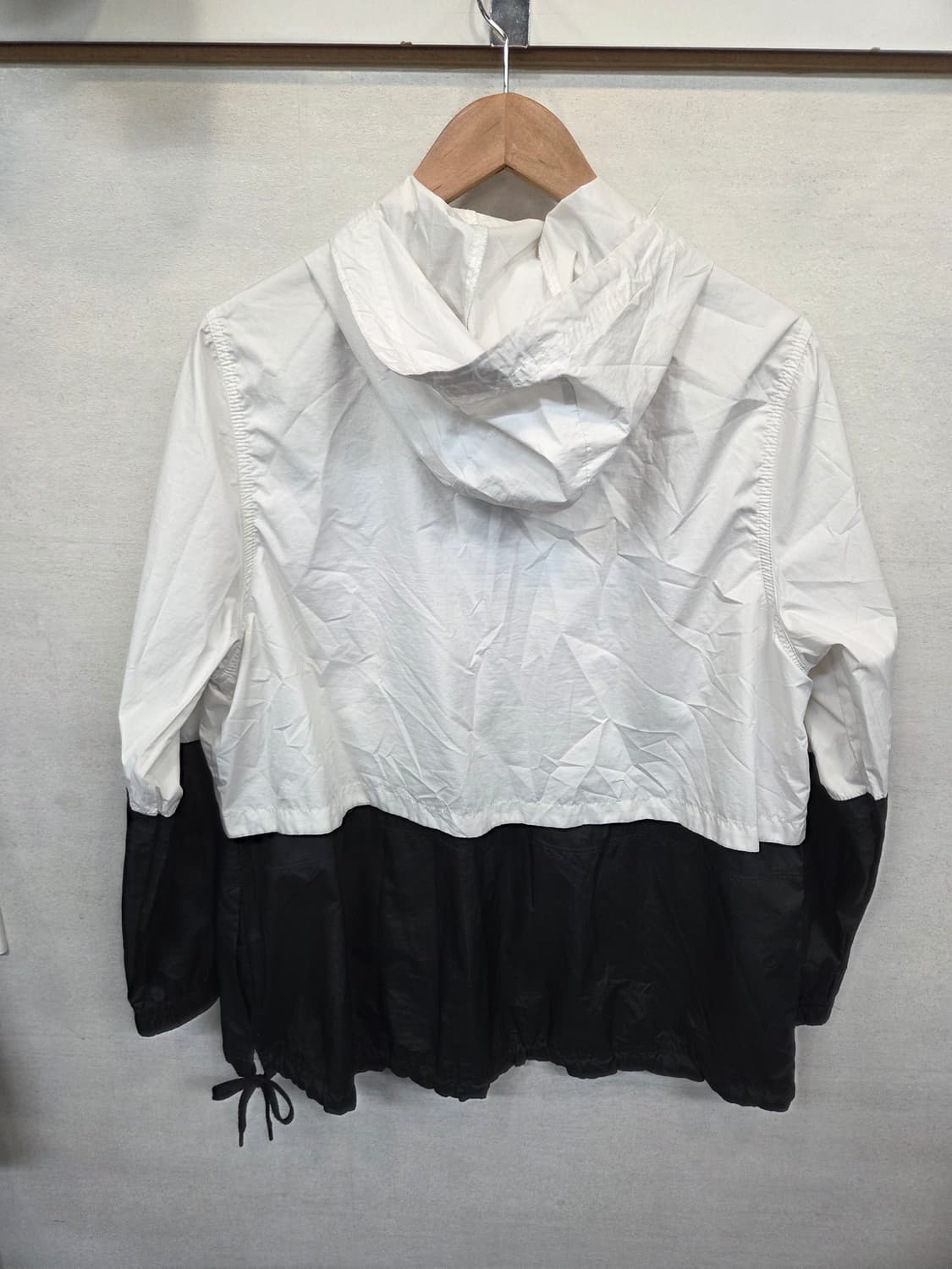 나이키 여성 액티브 윈드러너 경량 바람막이 후드자켓 L 상품이미지2