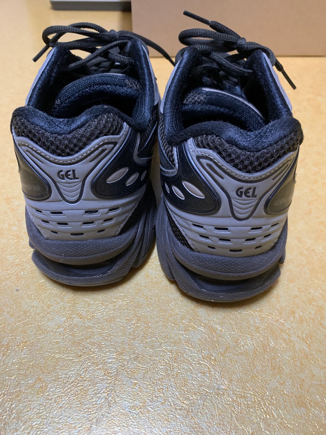 [265] 아식스x언더마이카x아트모스 젤카야노 14 페퍼블랙 상품이미지3