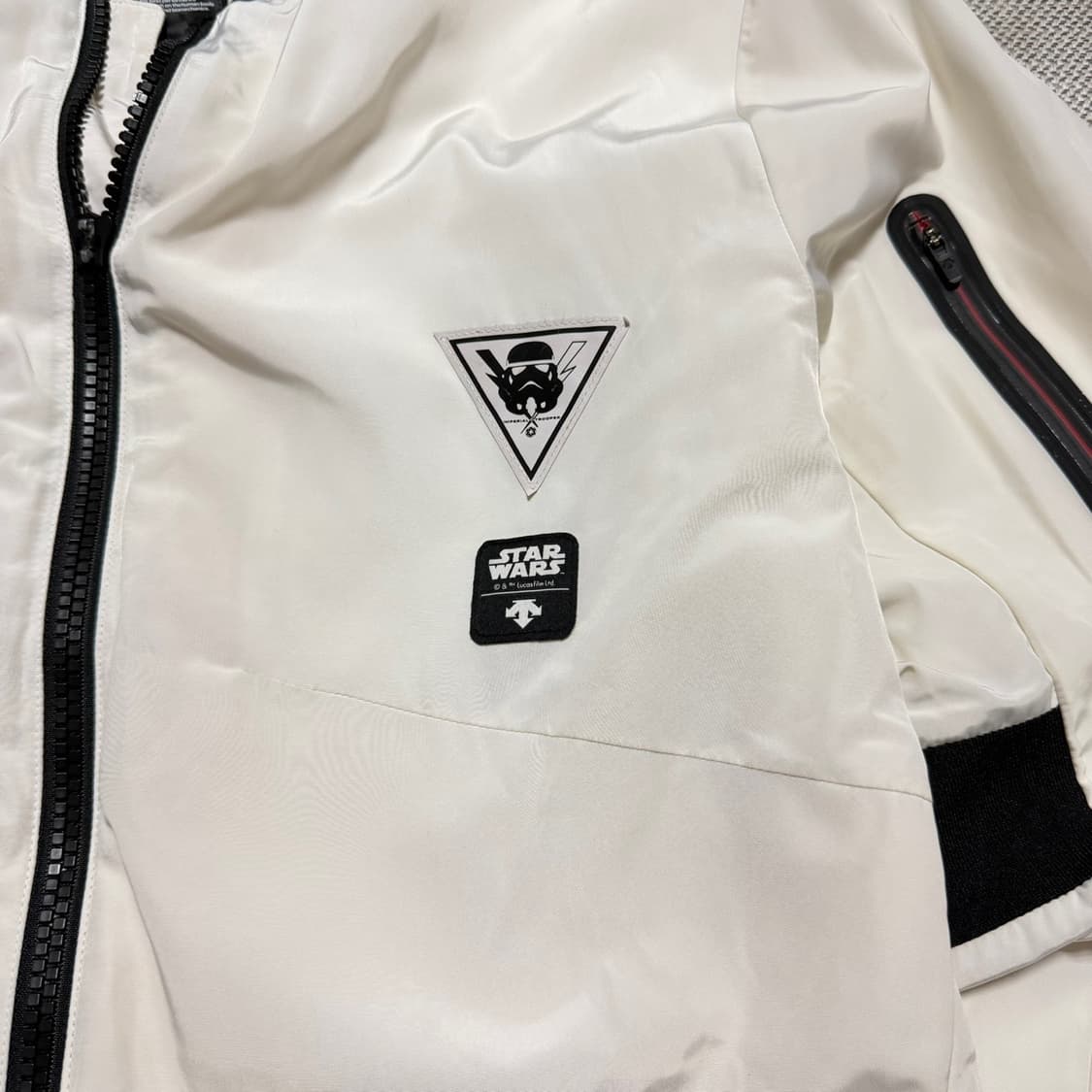 데상트 x 스타워즈 봄버자켓 상품이미지3
