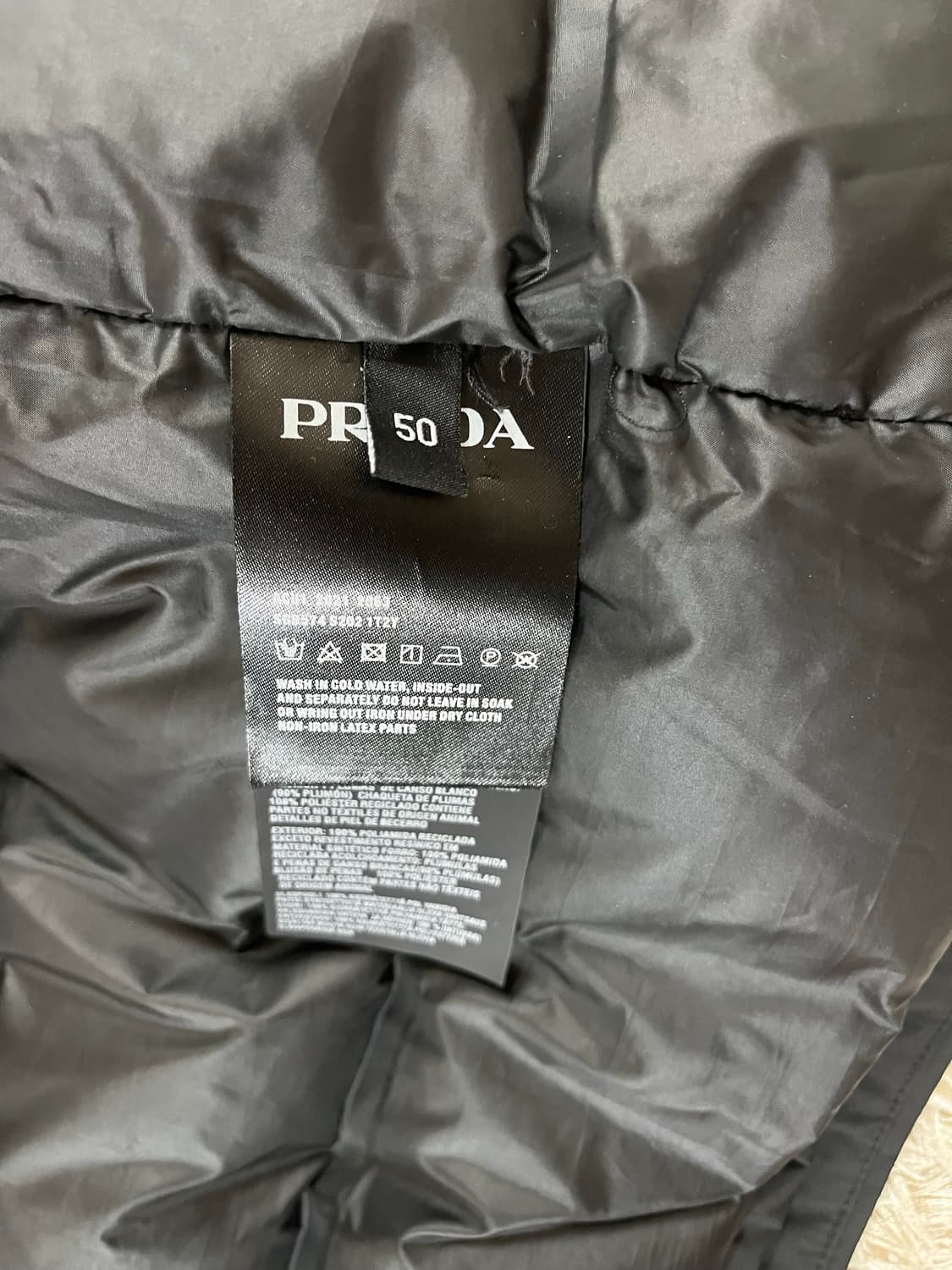 프라다 블랙 후드 패딩 상품이미지3