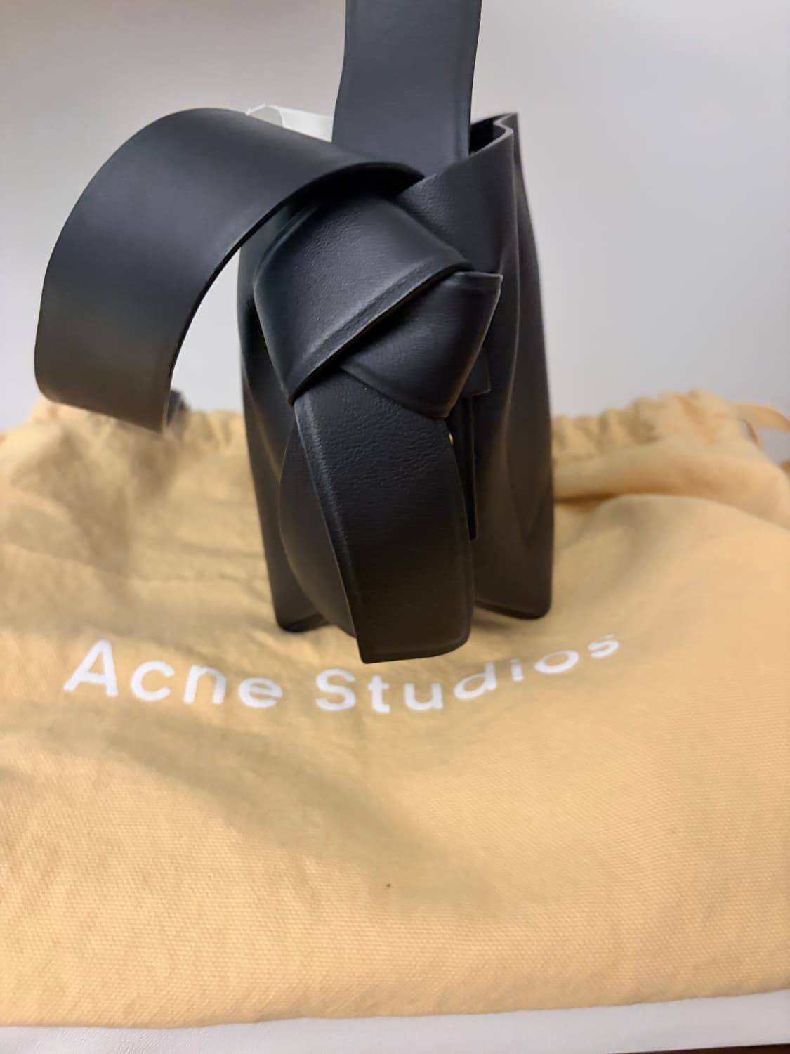(정품)아크네 무스비 블랙 미니백  상품이미지3