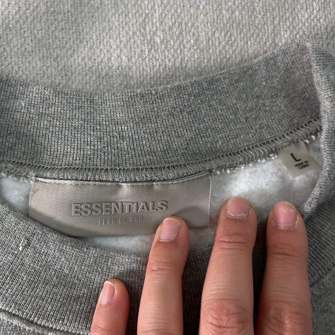 105 피오갓 에센셜 백로고 맨투맨 상품이미지4