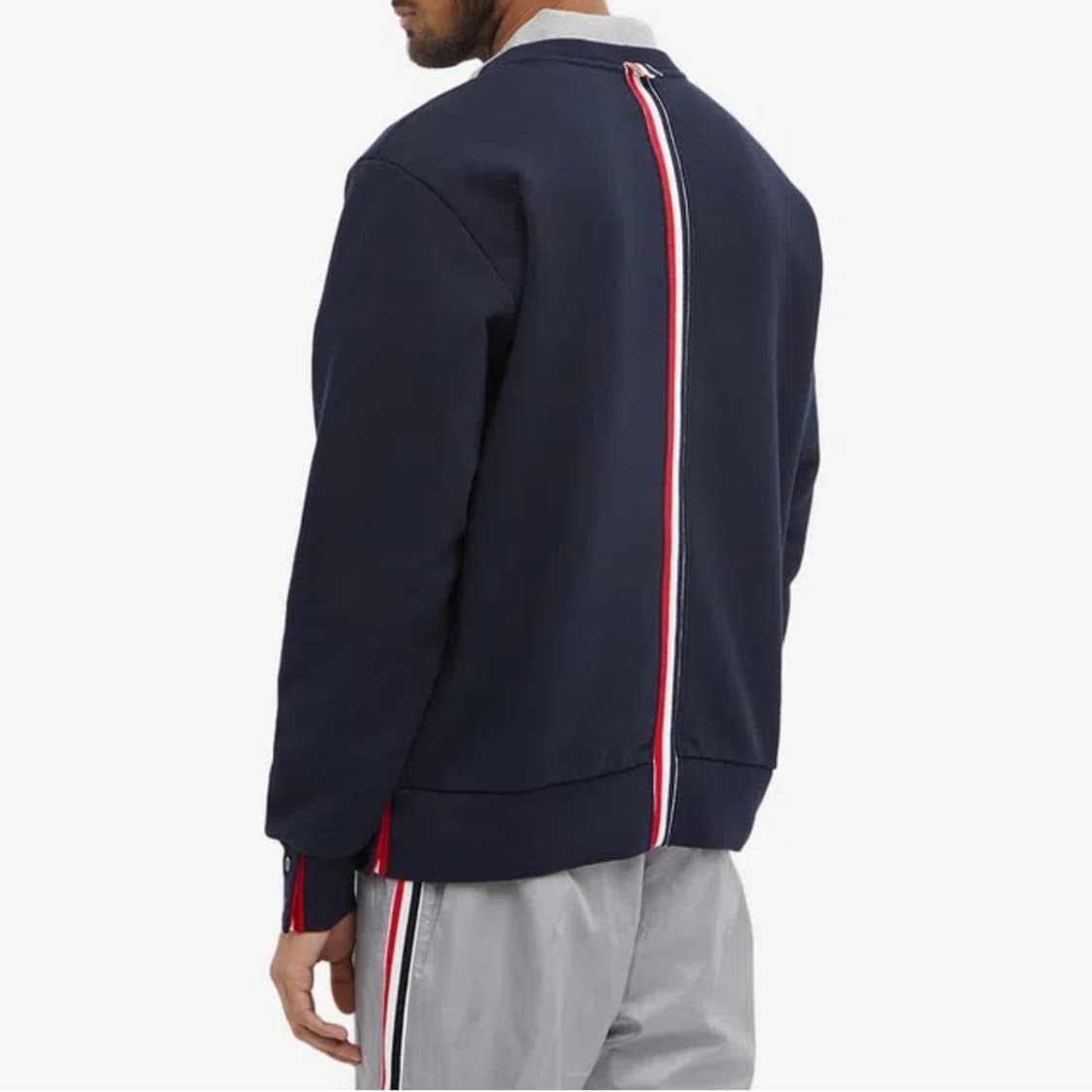 [S급/5] 톰브라운 백삼선 스트라이프 맨투맨 네이비 상품이미지7