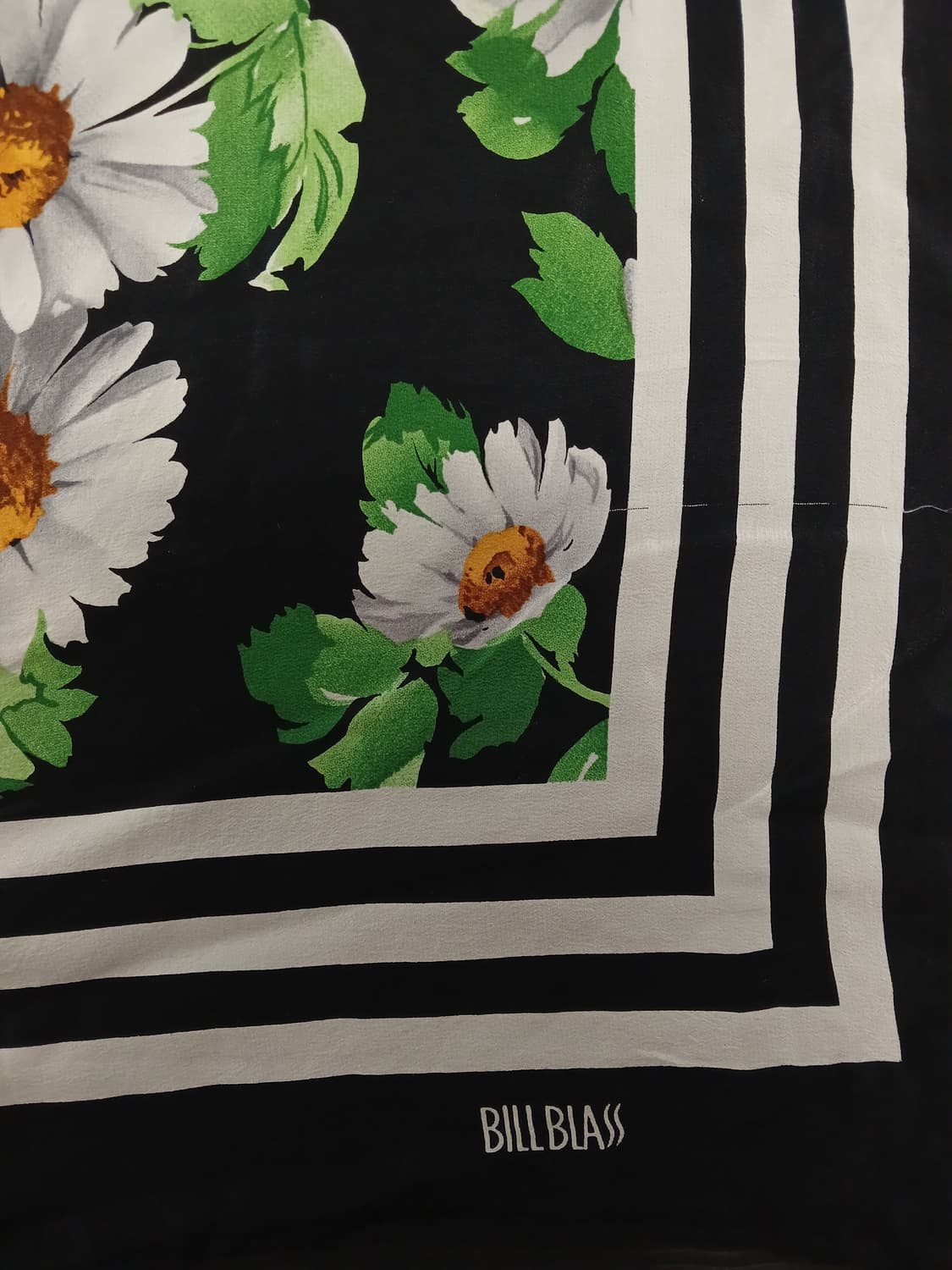 BILL BLASS 데이지 실크스카프  상품이미지2