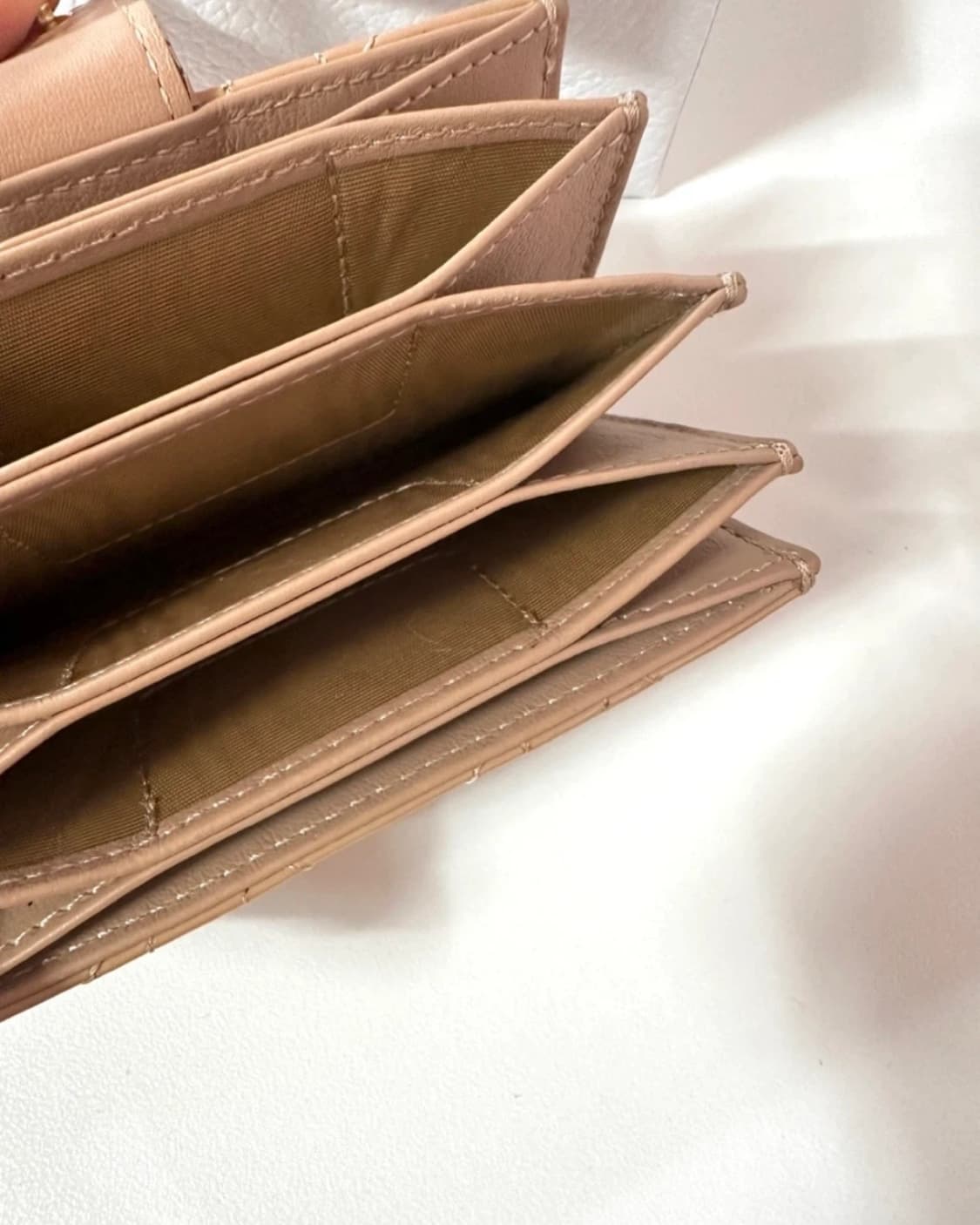 디올 레이디 페이던트 아코디언 카드지갑  상품이미지4