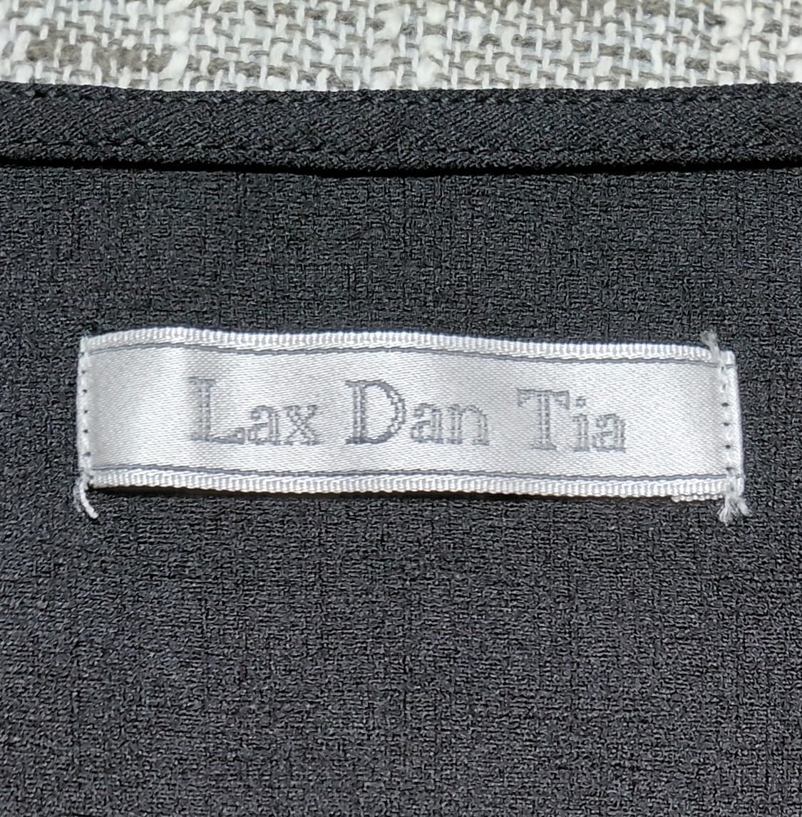 [M] Lax Dan Tia 클래식 버튼 벨티드 미디 원피스 (블랙) 상품이미지6