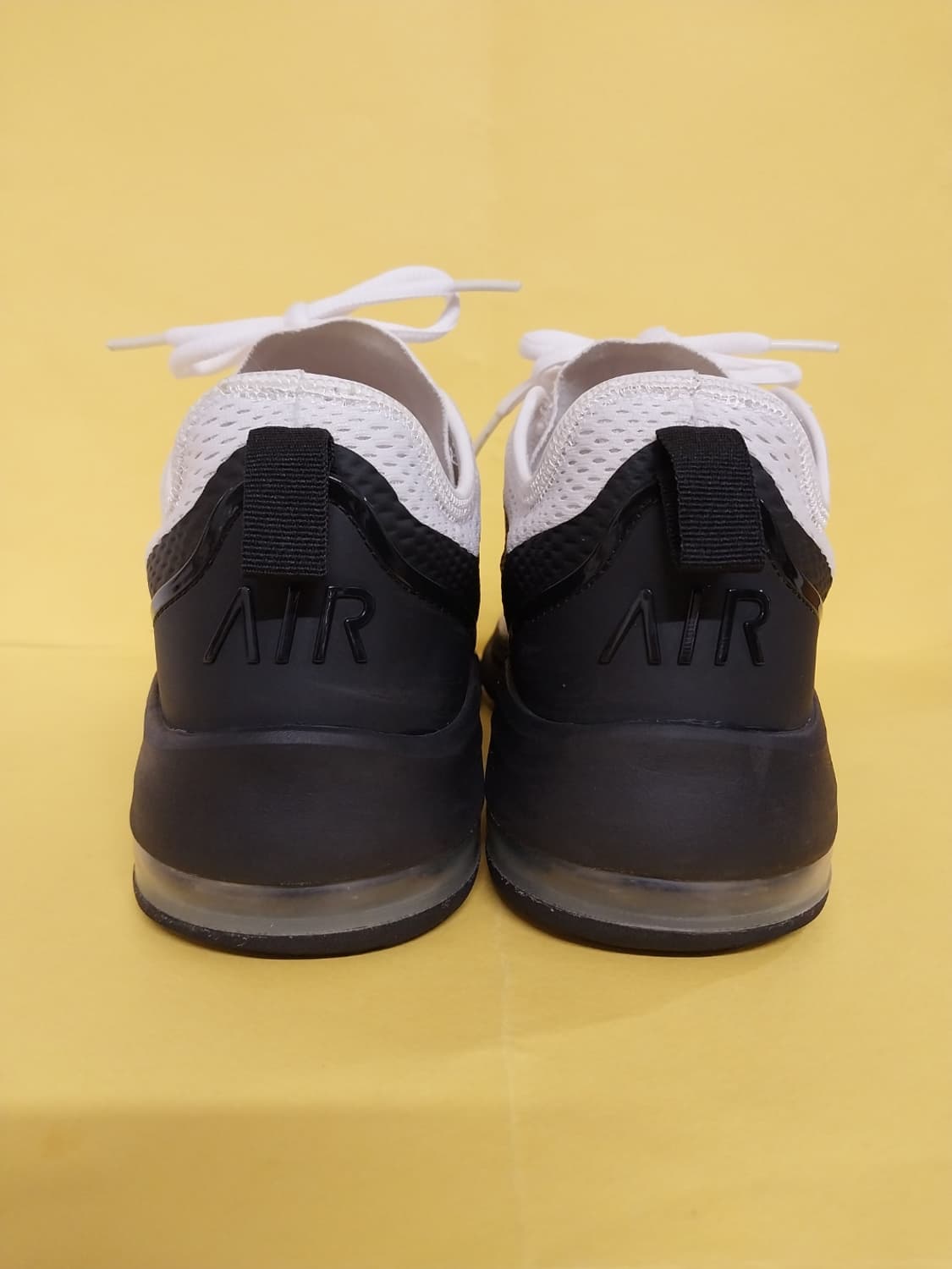 남성 나이키 에어맥스 모션2 블랙 화이트 런닝화, 운동화 (275) 상품이미지4