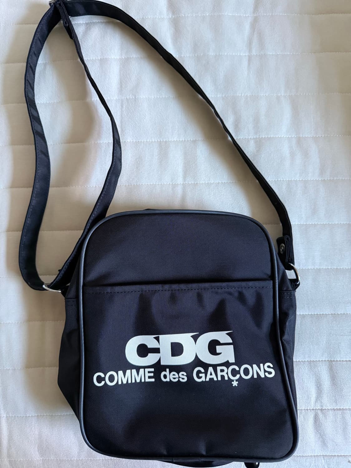 꼼데가르송 CDG 로고 남녀 공용 숄더백 크로스백 가방 상품이미지1