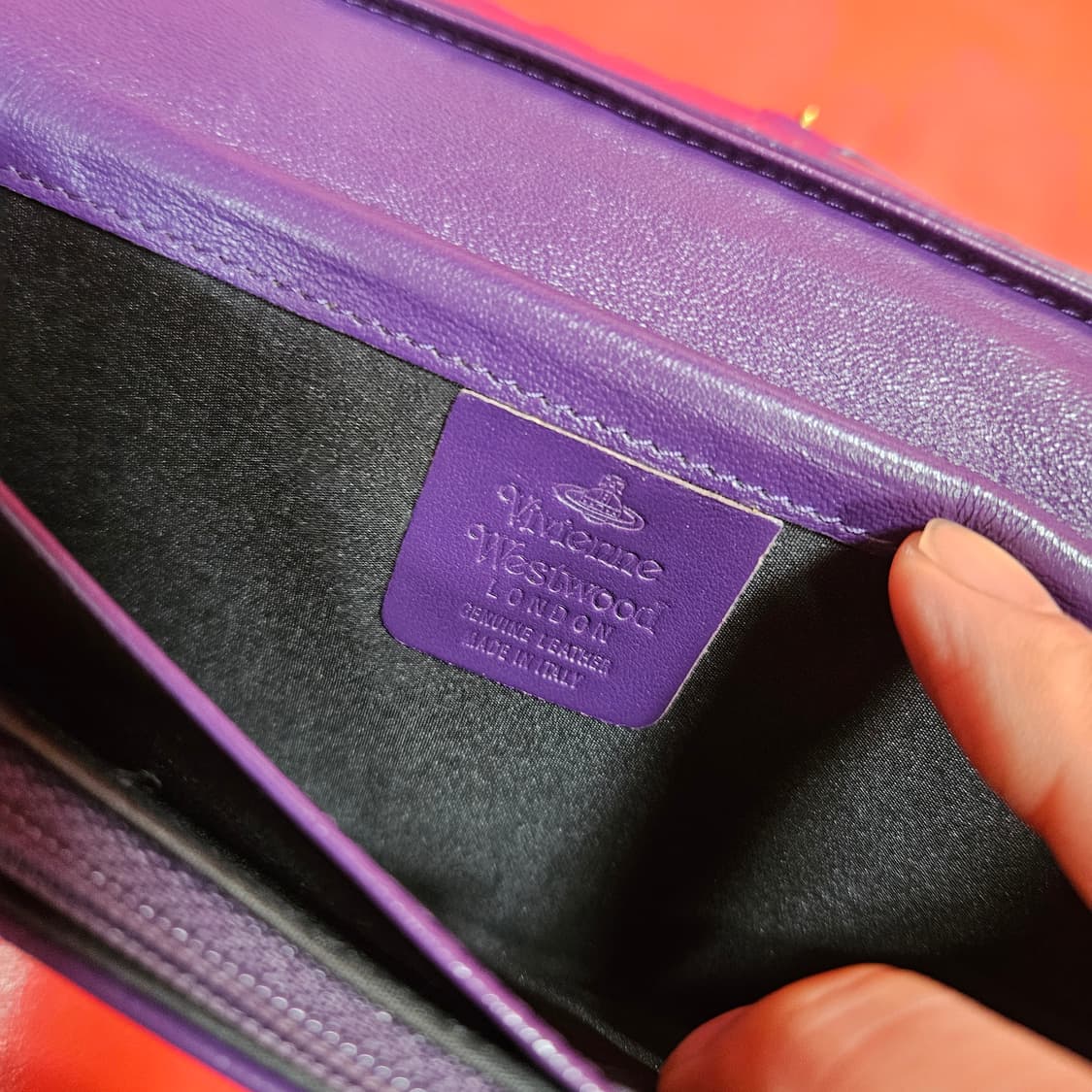 비비안웨스트우드 사이드라인 배색 커스텀 가죽 장지갑 상품이미지4