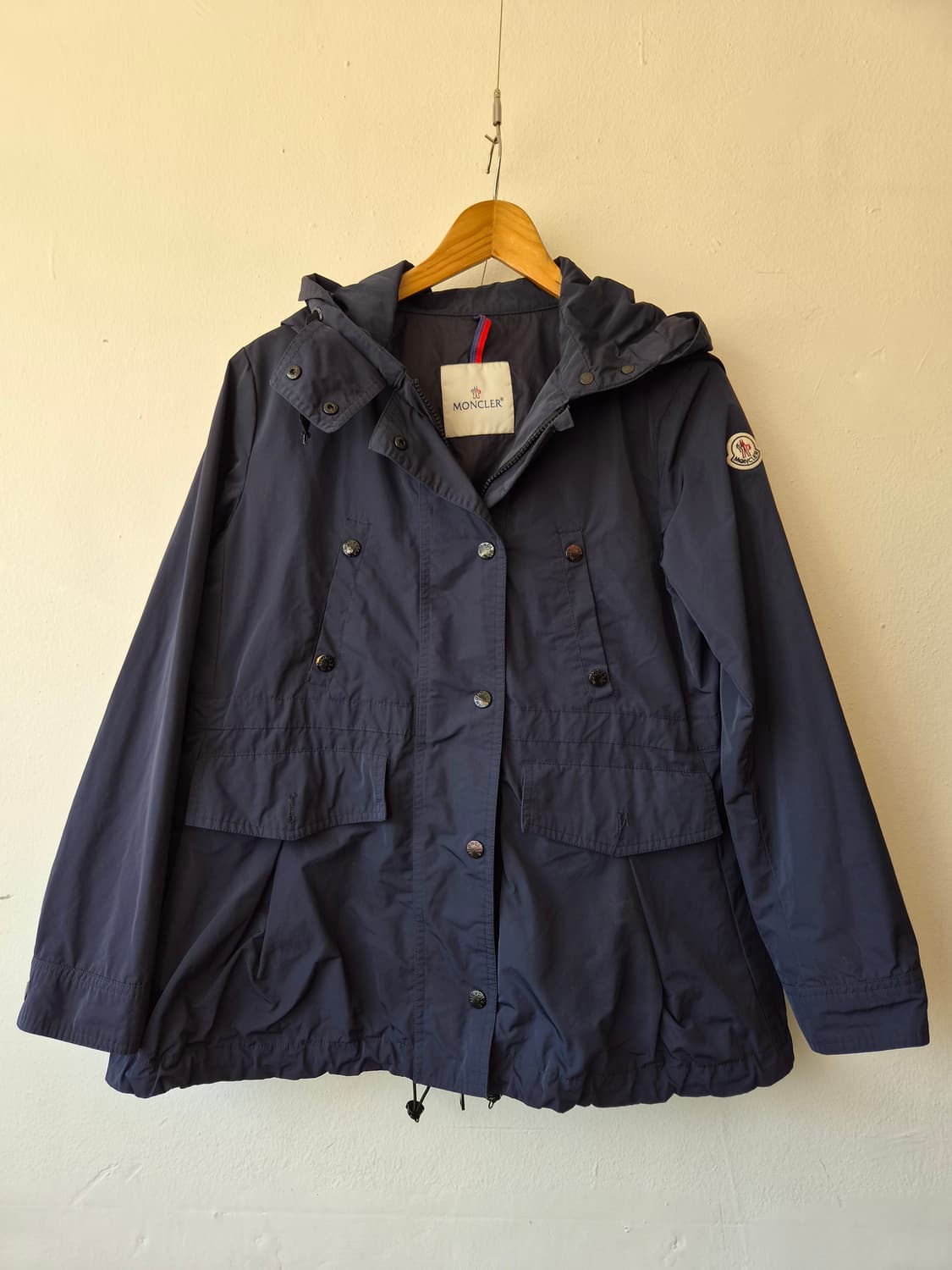 몽클레어 여성 네이비후드바람막이점퍼 2사이즈 상품이미지2
