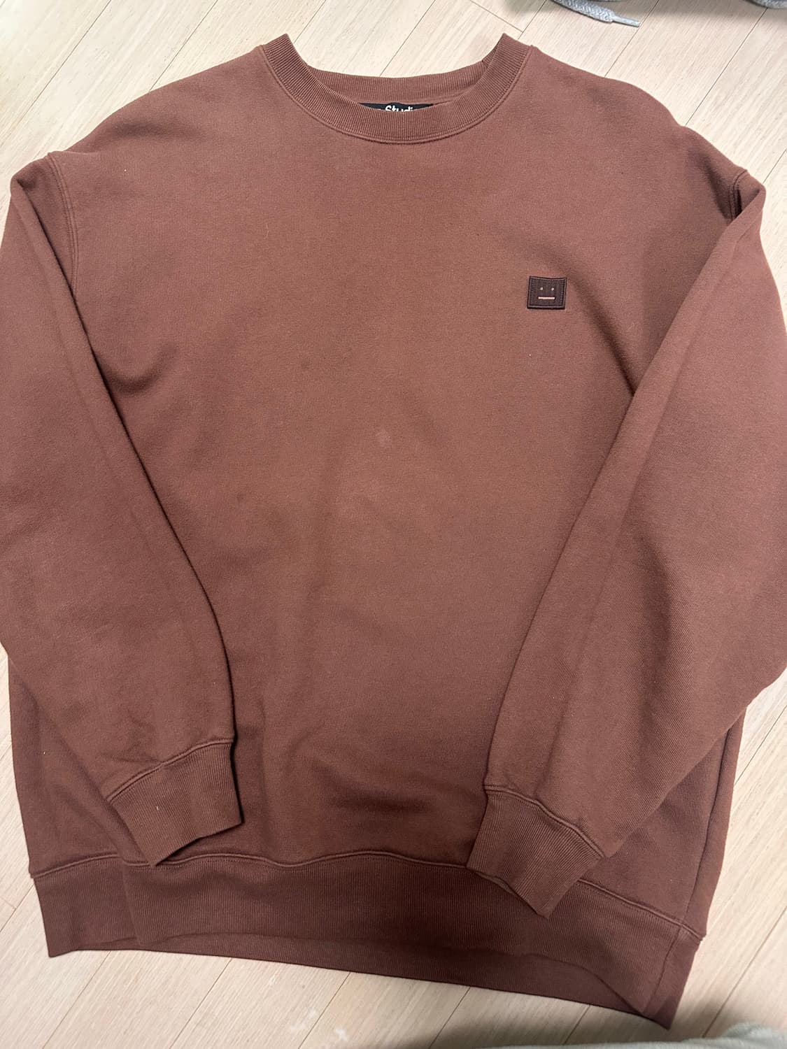 아크네 맨투맨 브라운 상품이미지1