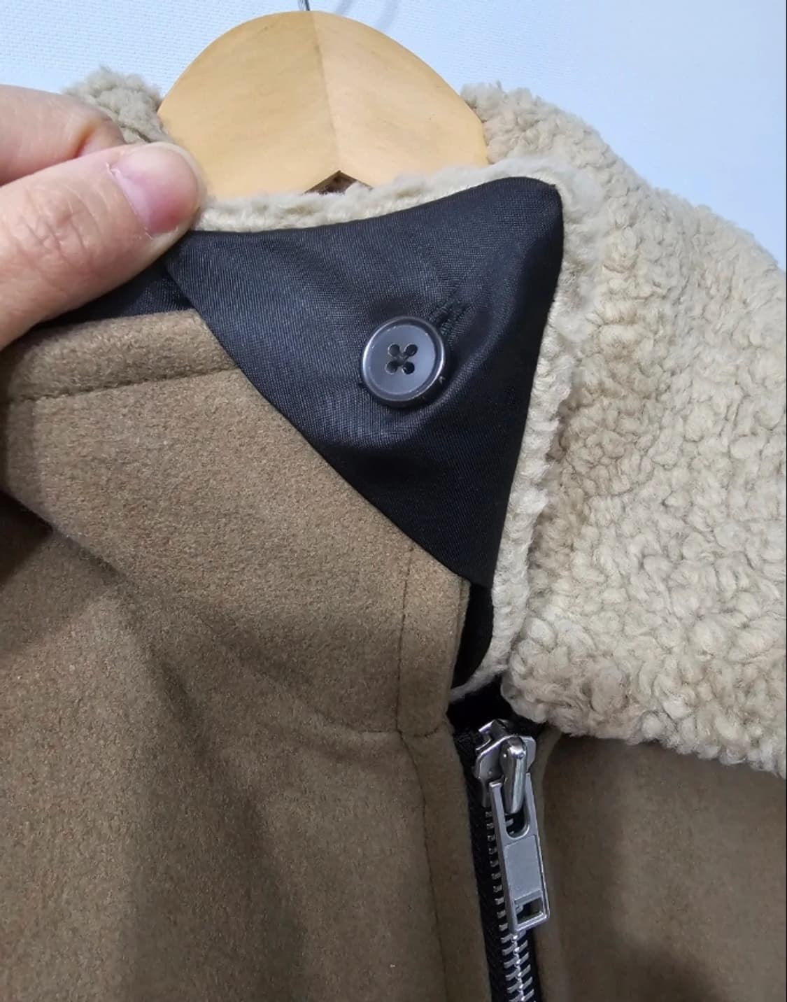 띠어리 남성 무스탕 점퍼 카키 95~100 상품이미지3