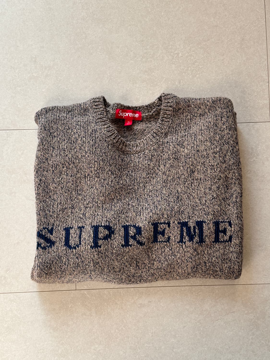 슈프림 콘트라스트 로고 스웨터 상품이미지1