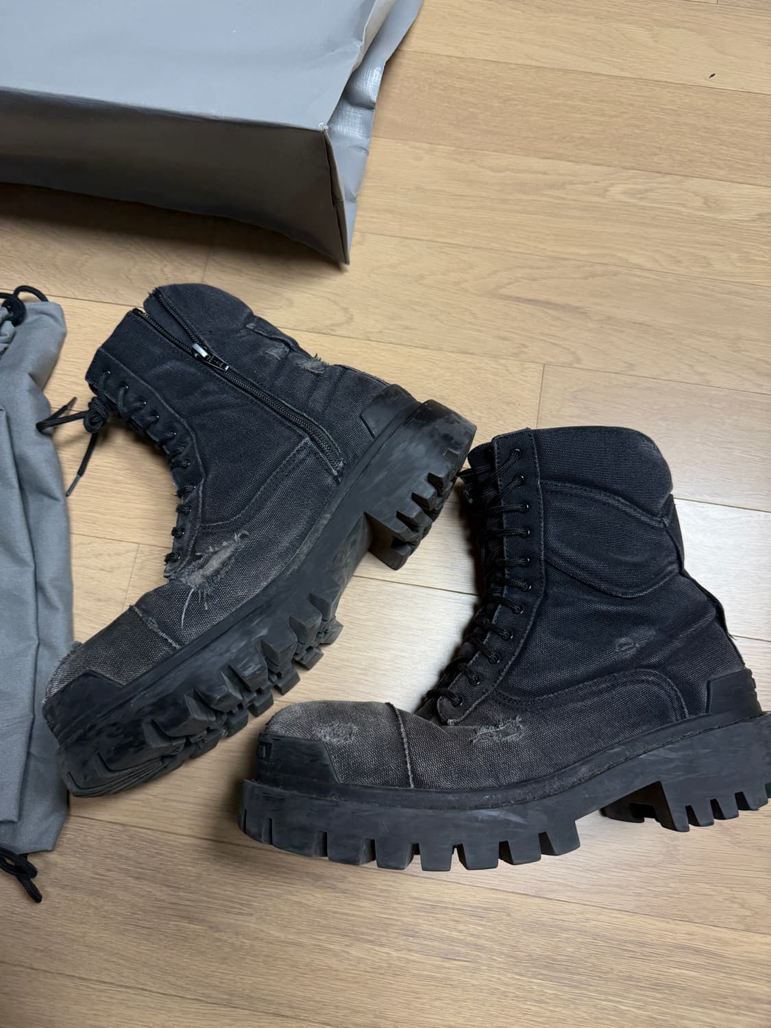 [42] 발렌시아가 스트라이크 부츠 상품이미지2