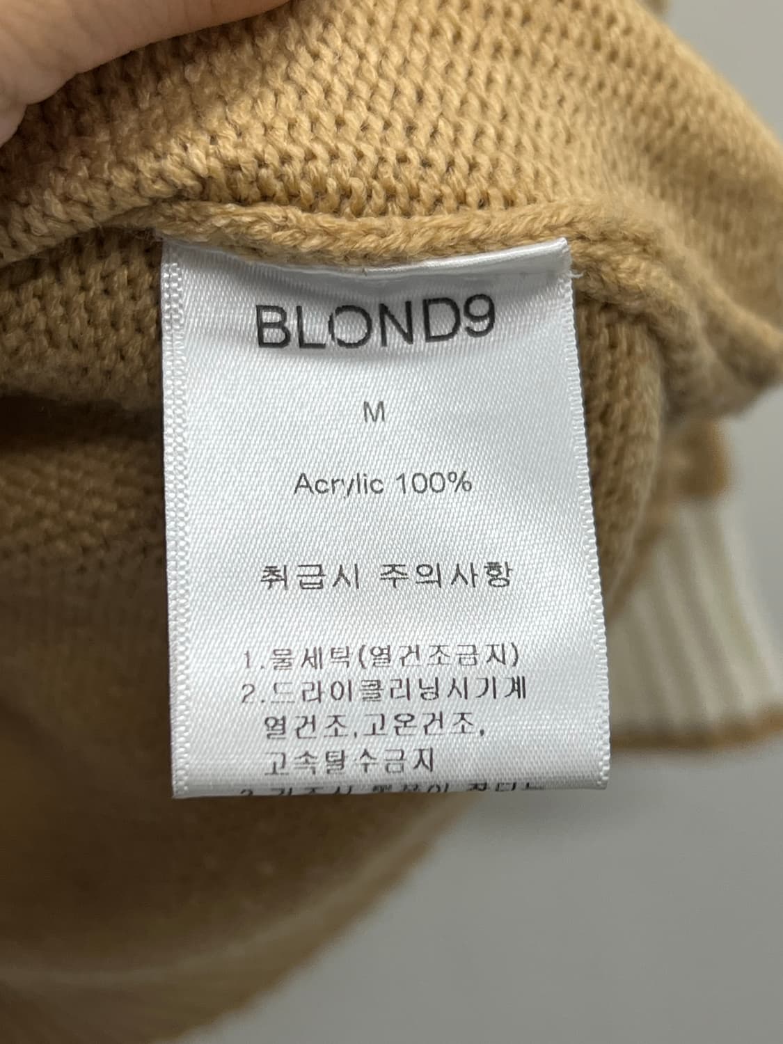 블론드나인 브이넥 니트 베이지 상품이미지4