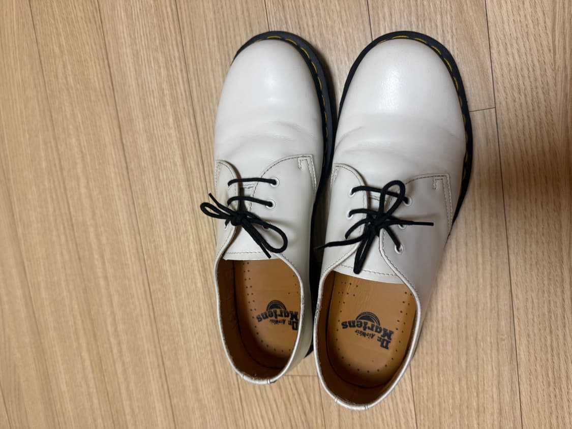 uk8,270) 129,000원 닥터마틴 1461 스무스 화이트 3홀  상품이미지8