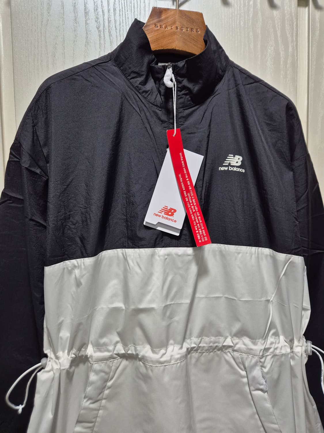 뉴발란스 블랙/화이트 아노락 바람막이 상품이미지8