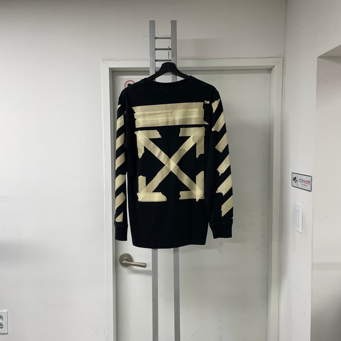 오프화이트 긴팔 티셔츠 M 상품이미지5