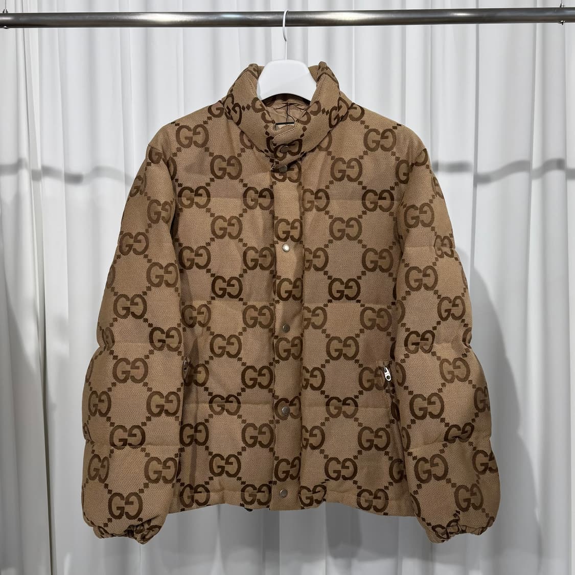 (48) 구찌 GG 점보 슈프림 자카드 캔버스 패딩 상품이미지1