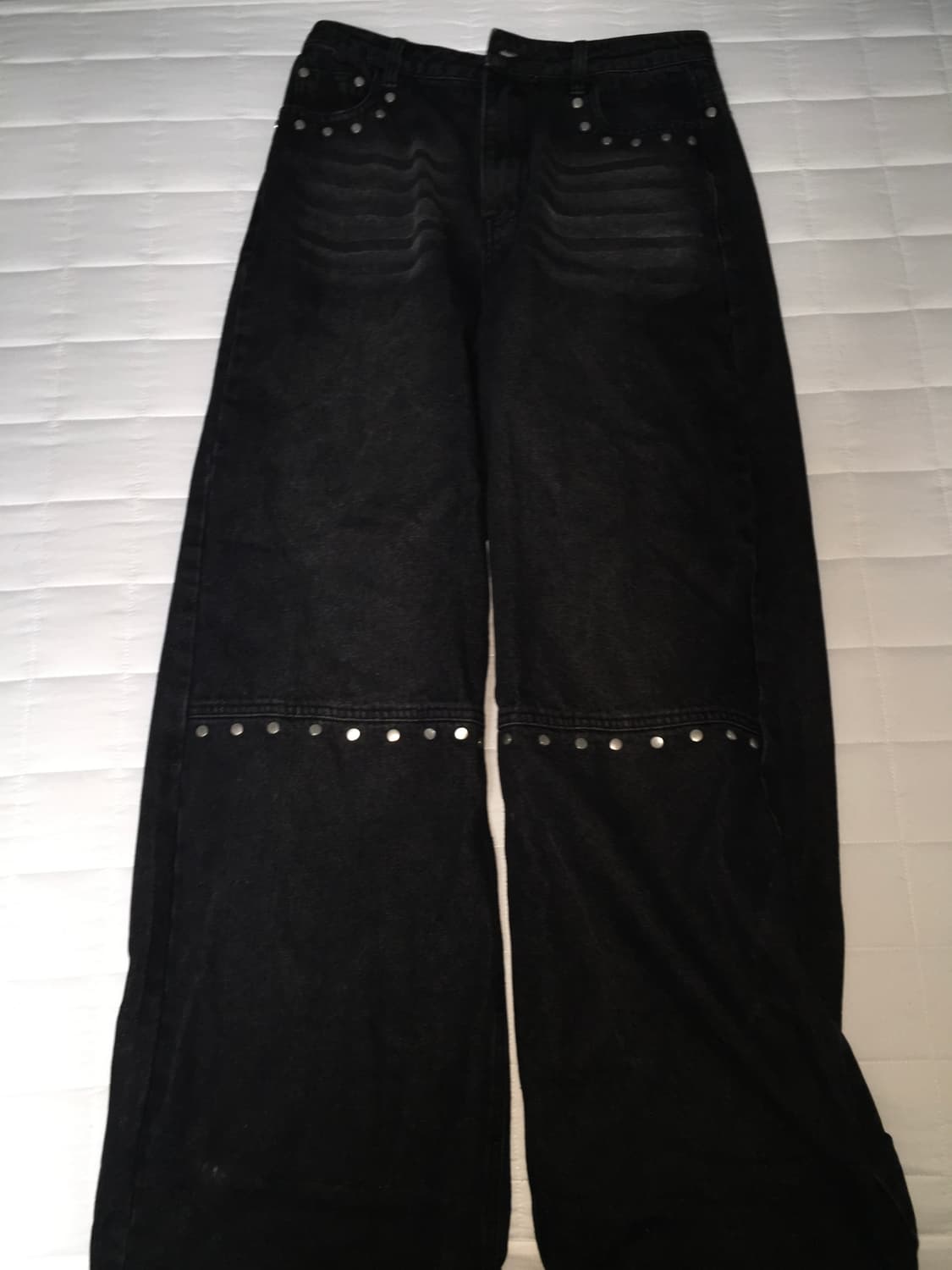 플레이스 스튜디오 절개 라인 리벳 포인트 와이드 워시드 데님 팬츠 [흑청 상품이미지2