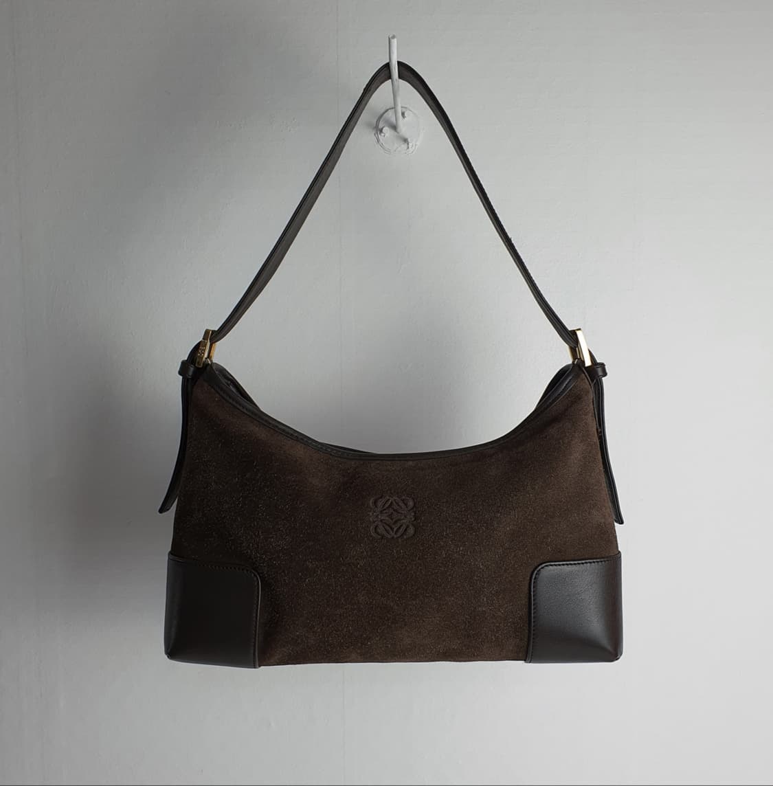 로에베 - 딥브라운 스웨이드 빈티지 미니백 상품이미지1