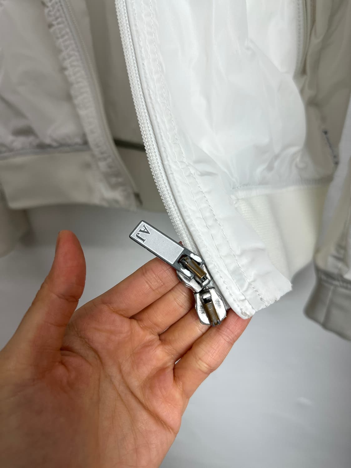 Armani Jeans 2000s Tech Stretch Zip Jack 상품이미지9