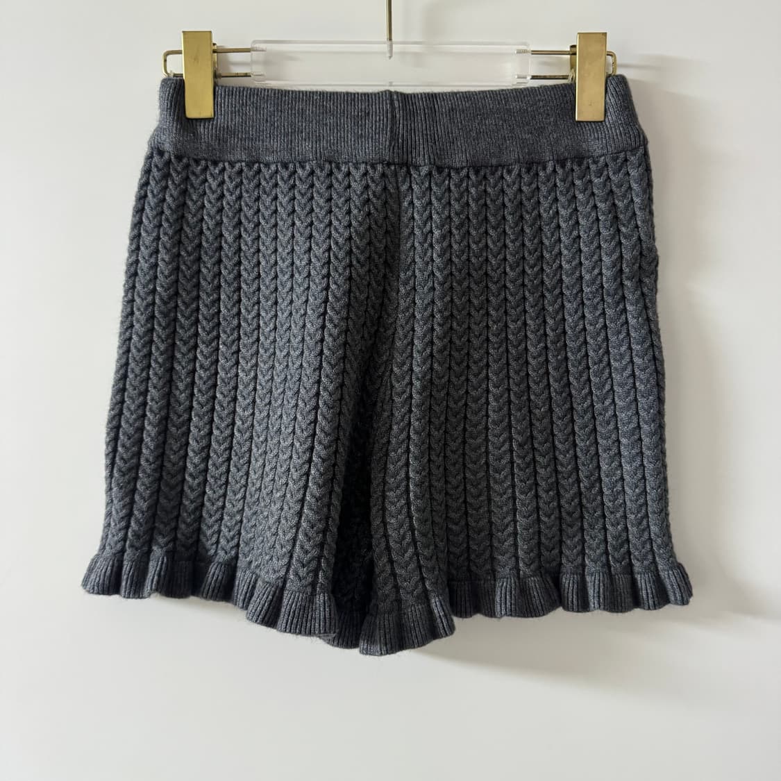 새상품 니트 밑단 프릴 반바지 (차콜) 상품이미지3