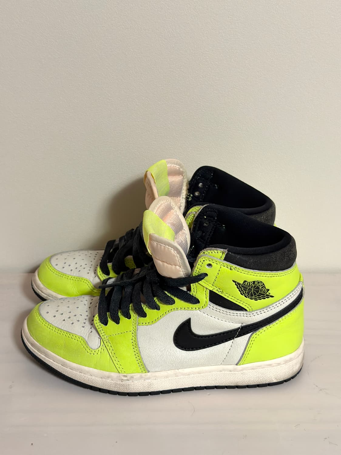 나이키 에어 조던 1 레트로 하이 OG 볼트 230 상품이미지1