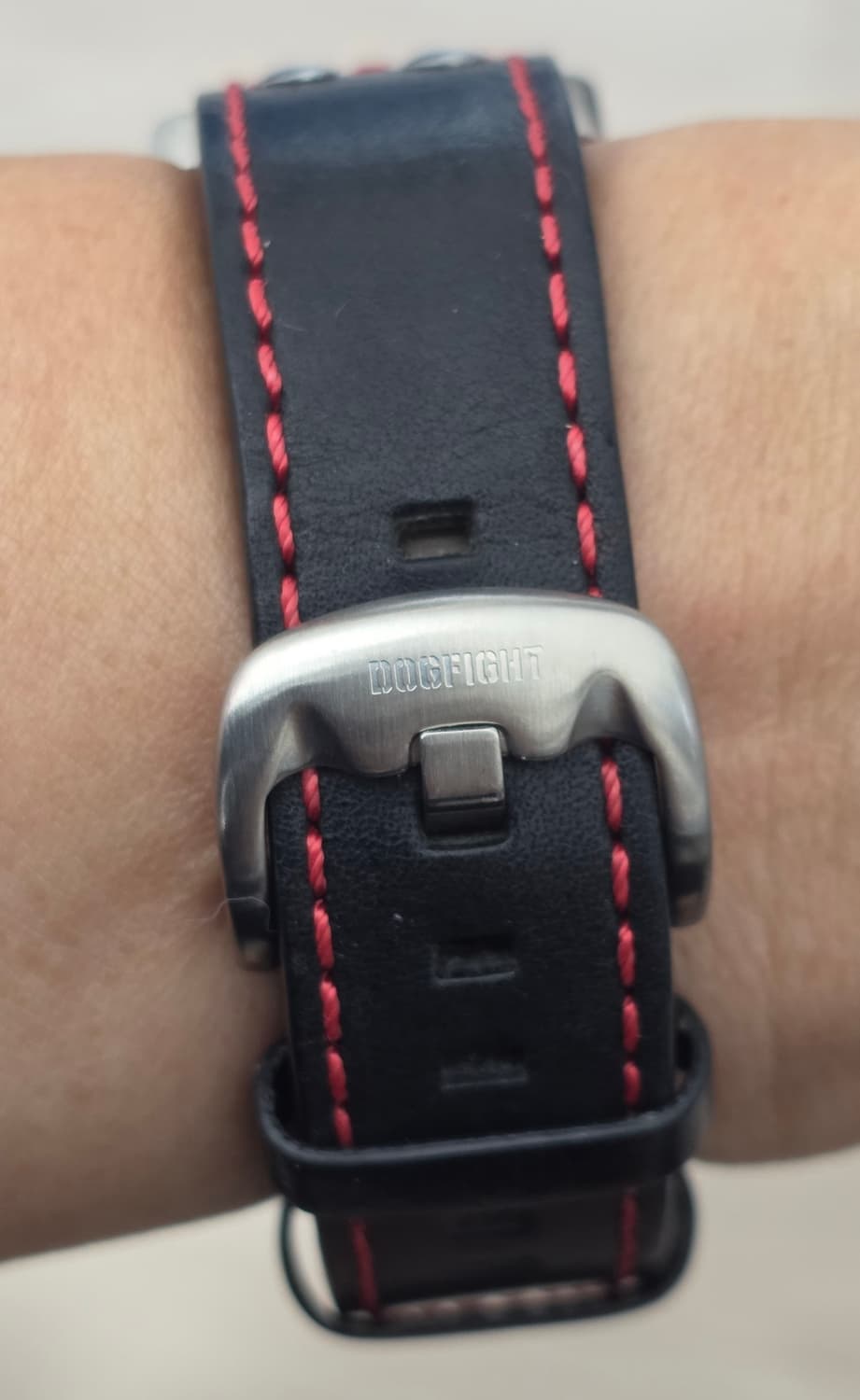 독파이트 에이스 DF0022 항공쿼츠 시계 
> 스테인레스 스틸 케이스  상품이미지8