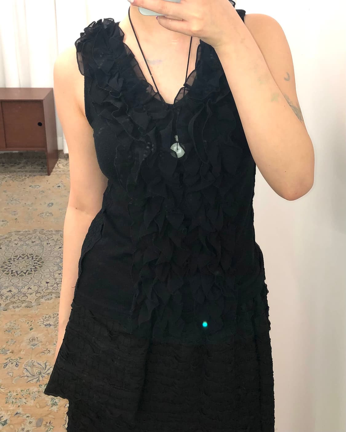 블랙 프릴 플라워 나시 상품이미지3