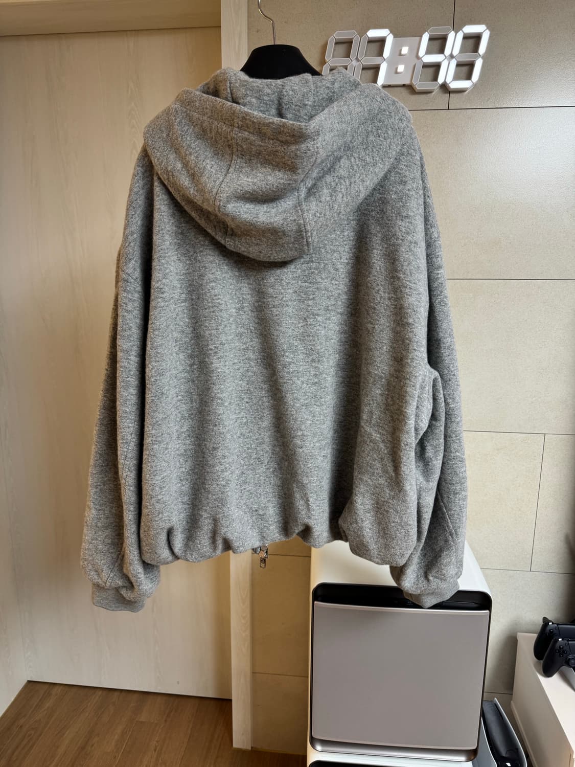우영미 25fw 그레이 니티드 후드 집업 상품이미지4