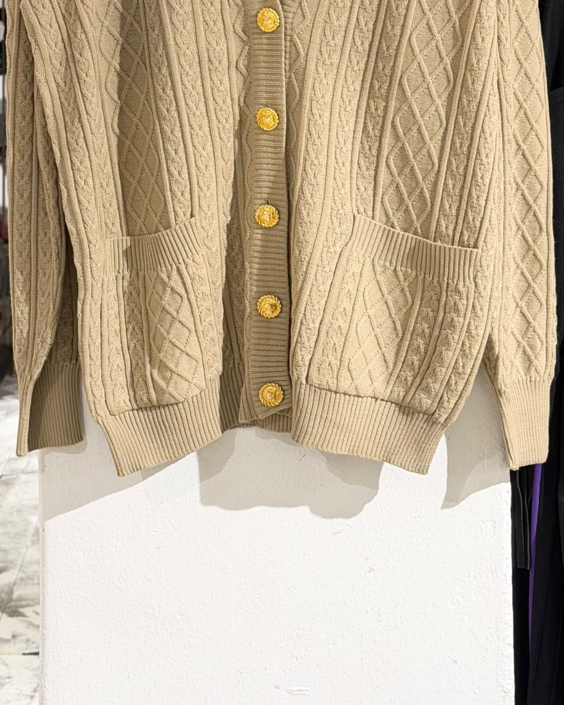 셀린느 베이지 금장 버튼 케이블 니트 가디건 상품이미지5