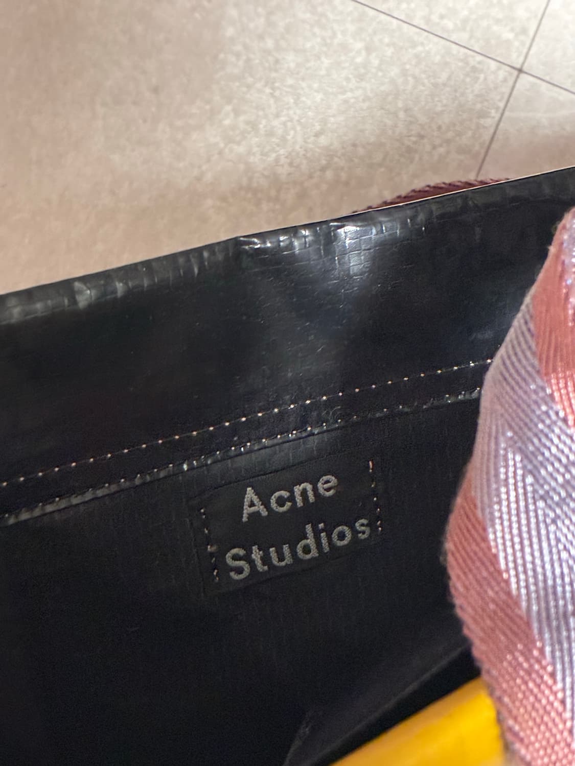 아크네 토트백 상품이미지2