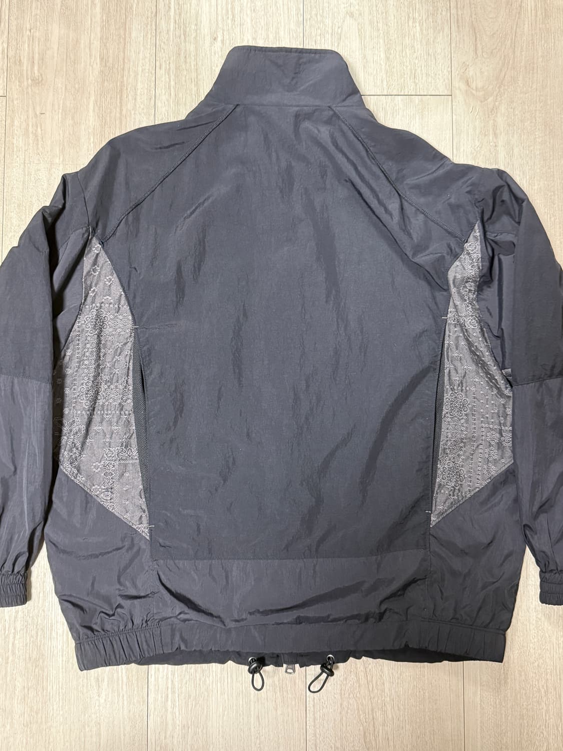 폴리테루 트랙 점퍼 페이즐리 패치드 블랙 상품이미지4