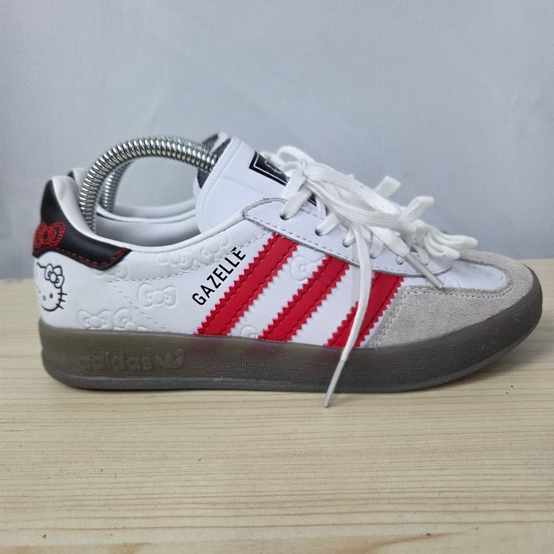 220 아디다스 헬로키티 가젤 인도어 화이트/레드 상품이미지4