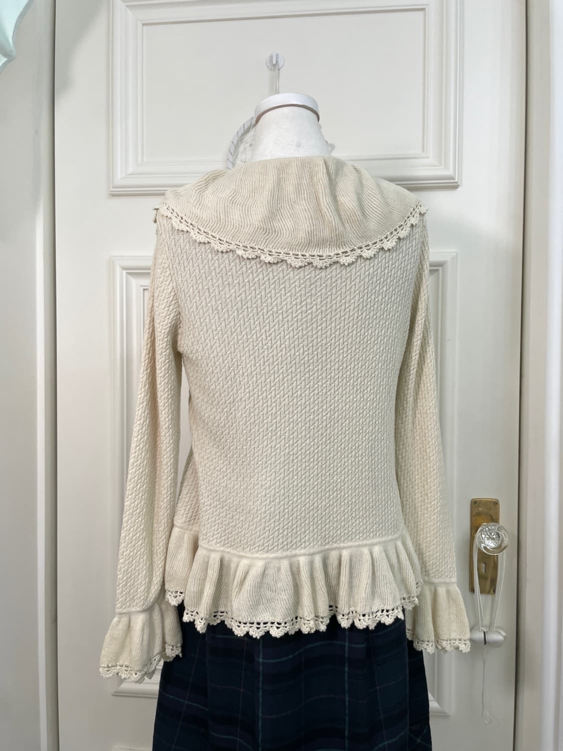 AXES FEMME ivory crochet ruffle cardigan 상품이미지4