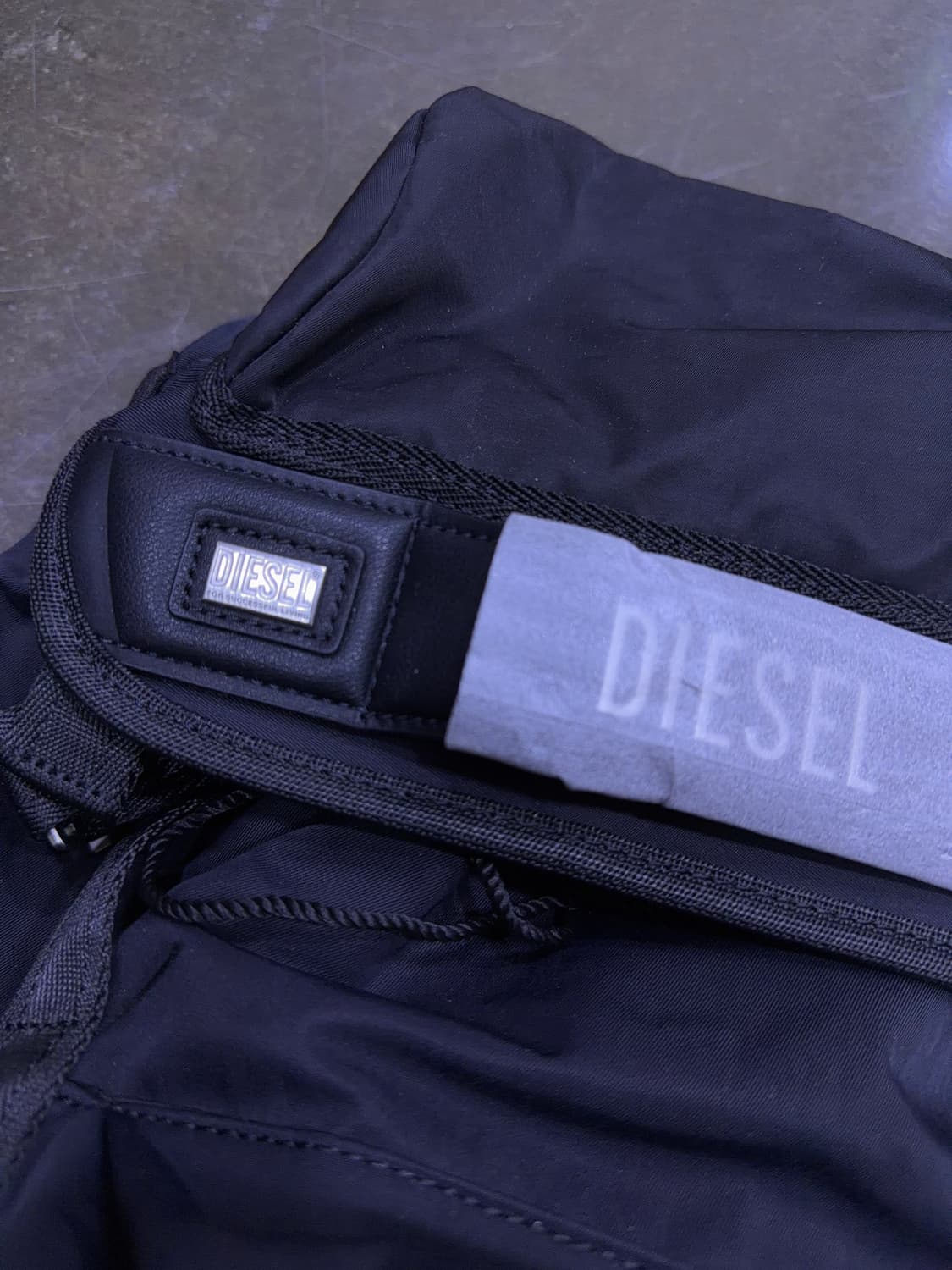 디젤 로고스 나일론 멀티포켓 백팩 블랙 상품이미지4