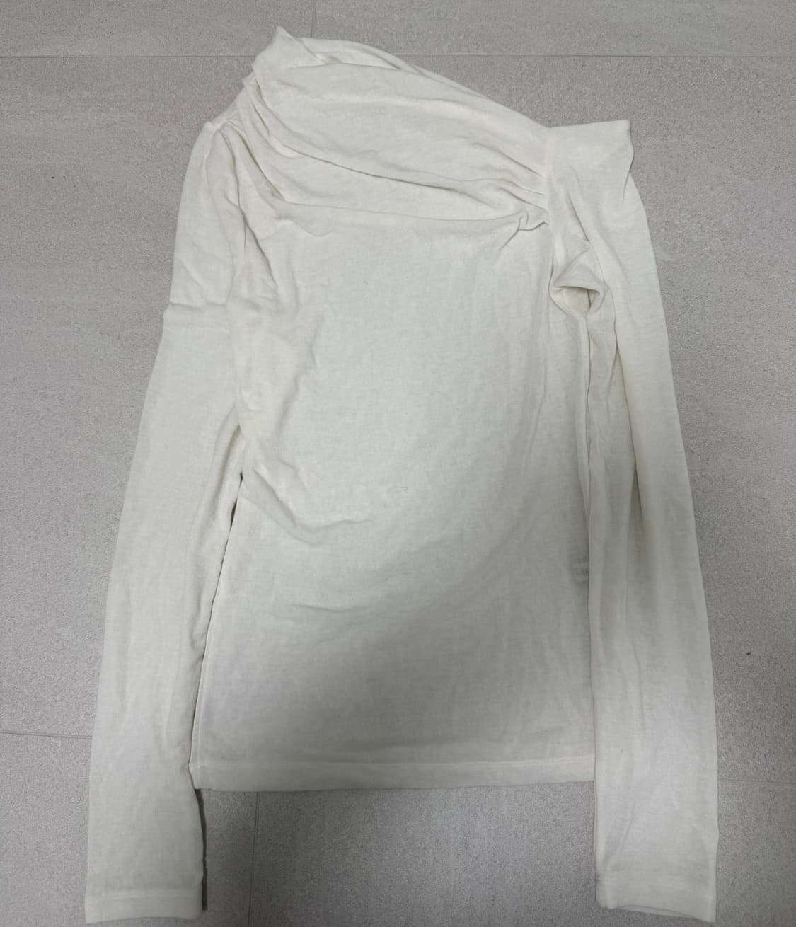 언발 드레이프 원숄더 오프숄더 티 상품이미지1