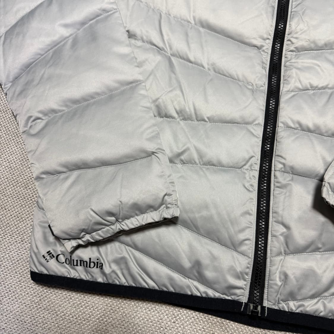 컬럼비아 티타늄 실버 경량 패딩 상품이미지3