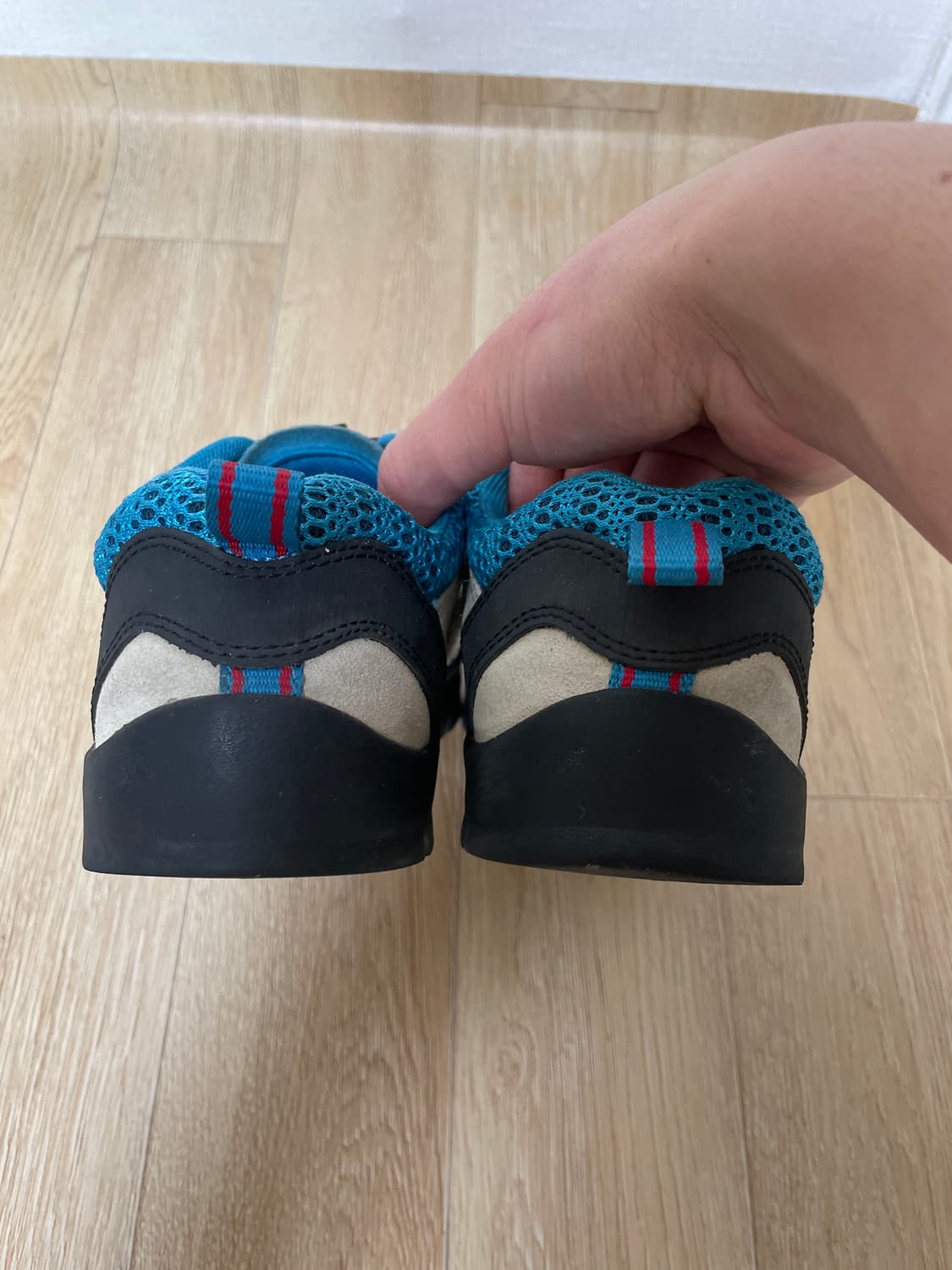 킨 KEEN 스웨이드 운동화 240 상품이미지8