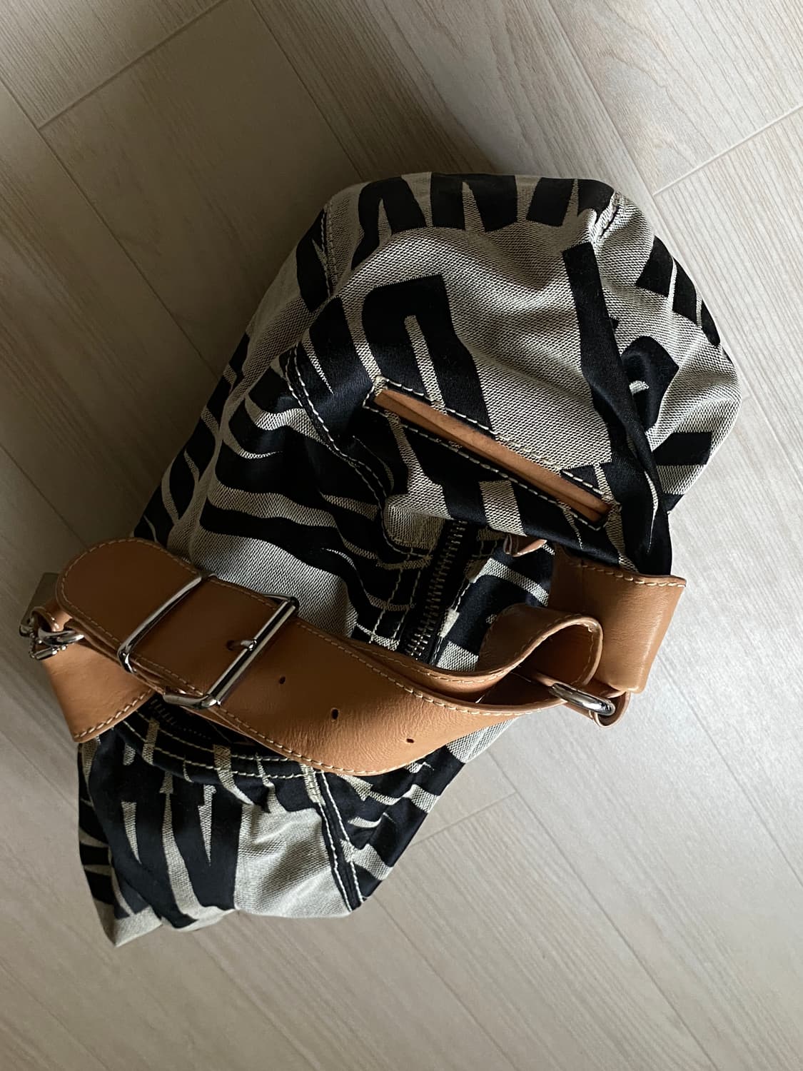 DKNY 패브릭 숄더백 상품이미지2