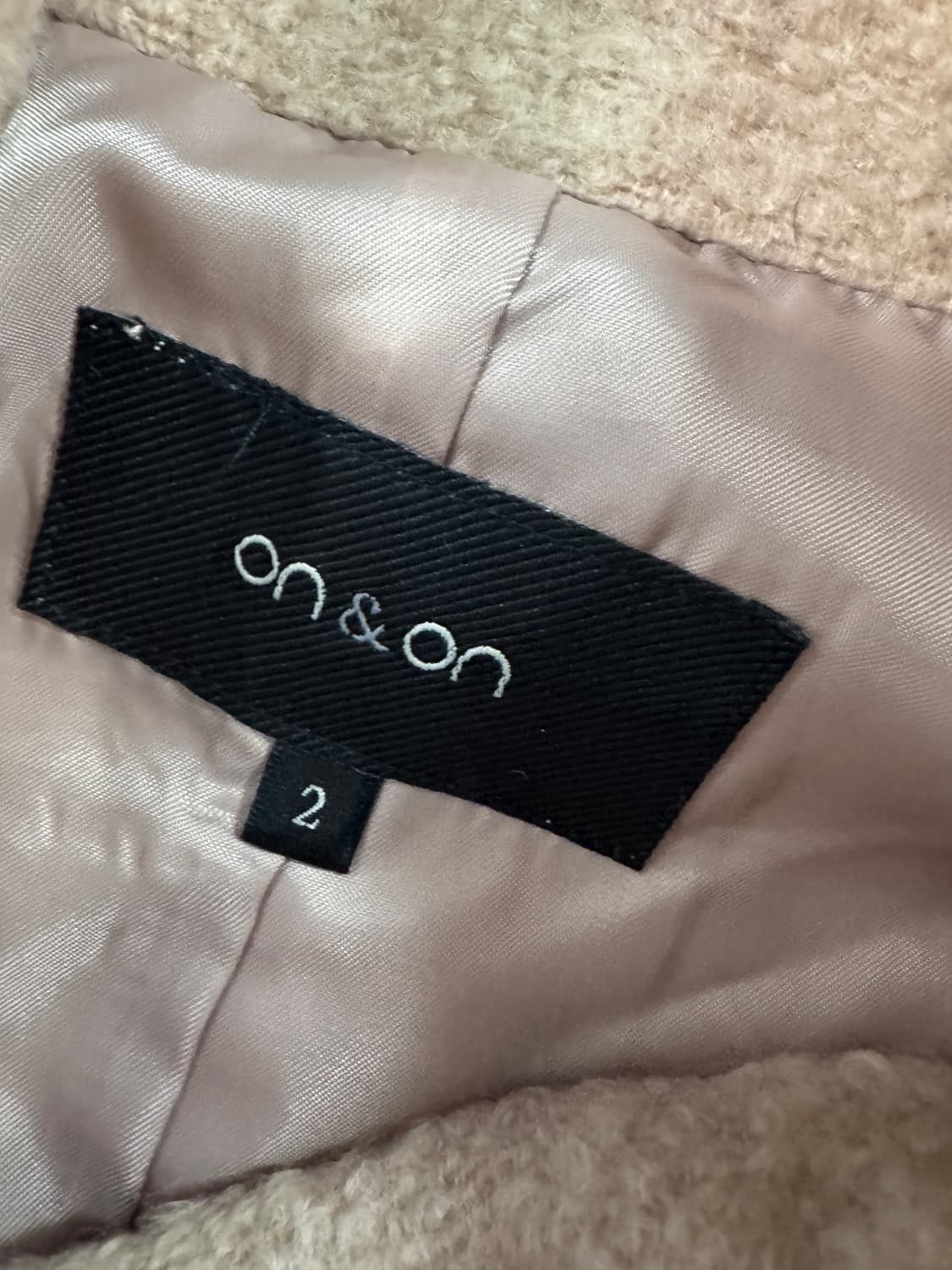 여성 온앤온 On & On 귀여운 부클 코트 상품이미지3